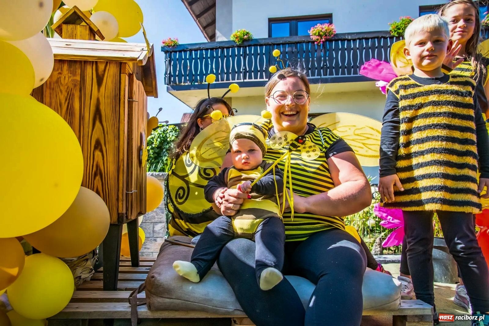 Zdjęcie w galerii na portalu naszraciborz.pl: Roszków. Kowboje, pszczółki i śnieżynki zajechali na dożynki wiadomości z regionu