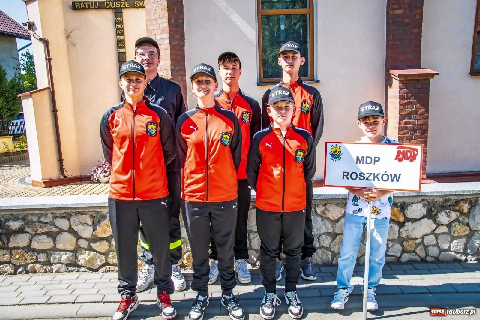 Zdjęcie w galerii na portalu naszraciborz.pl: Roszków. Kowboje, pszczółki i śnieżynki zajechali na dożynki wiadomości z regionu