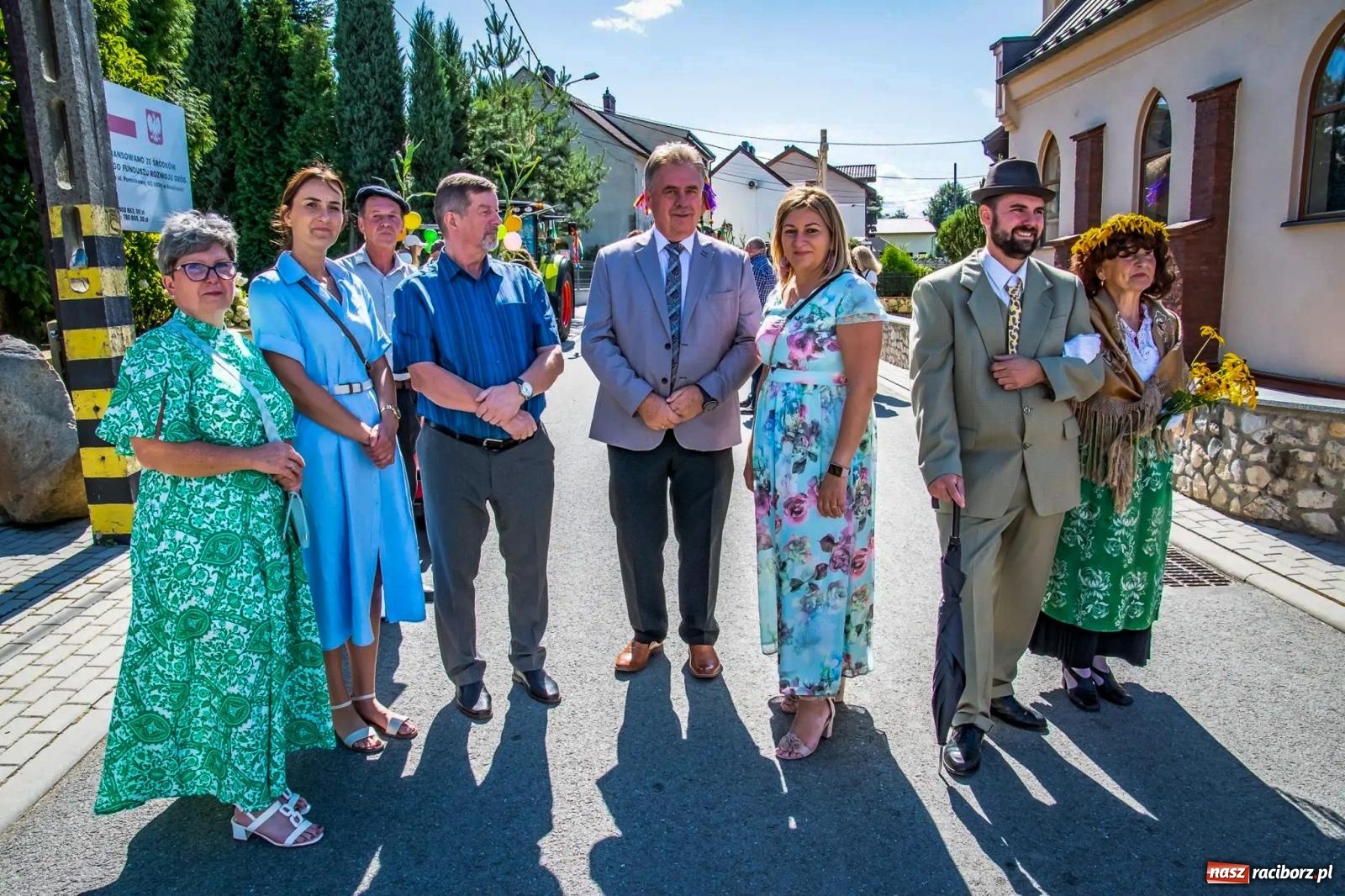 Zdjęcie w galerii na portalu naszraciborz.pl: Roszków. Kowboje, pszczółki i śnieżynki zajechali na dożynki wiadomości z regionu