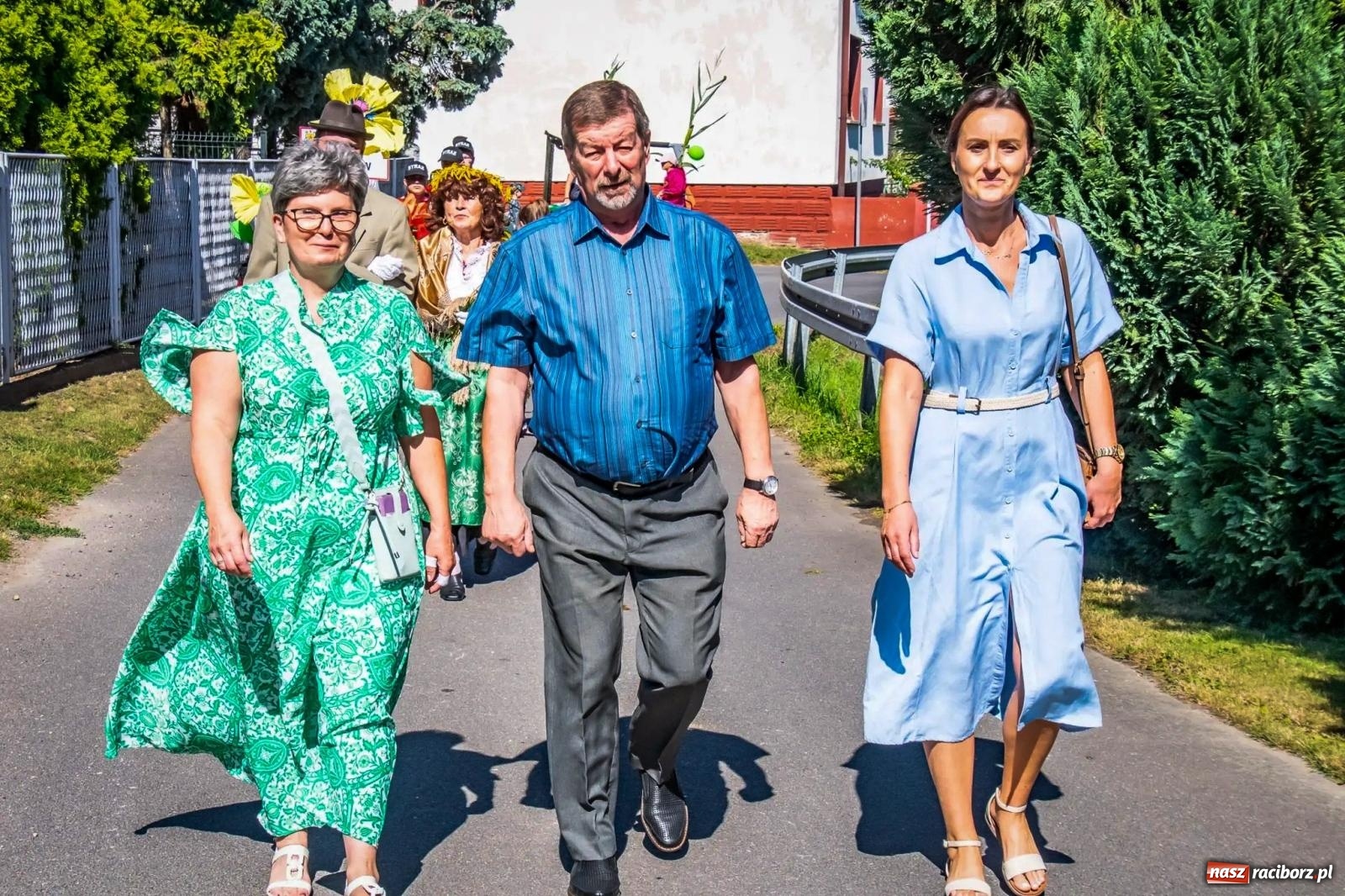 Zdjęcie w galerii na portalu naszraciborz.pl: Roszków. Kowboje, pszczółki i śnieżynki zajechali na dożynki wiadomości z regionu