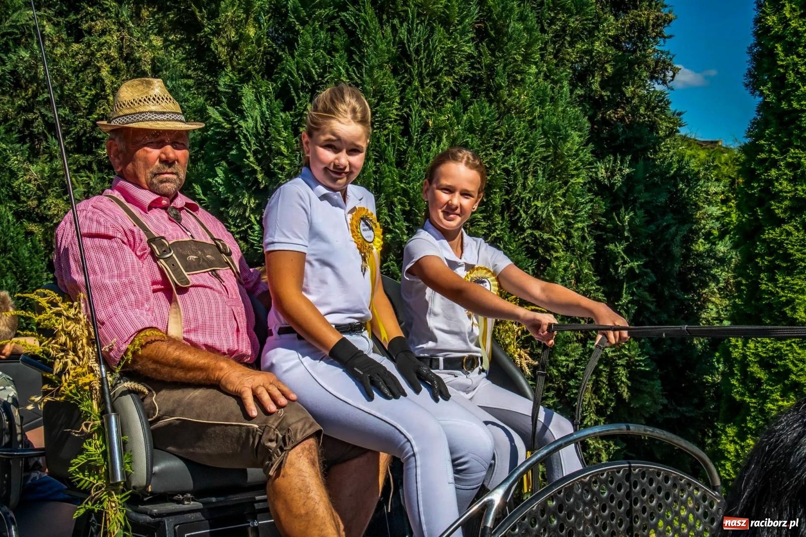Zdjęcie w galerii na portalu naszraciborz.pl: Roszków. Kowboje, pszczółki i śnieżynki zajechali na dożynki wiadomości z regionu
