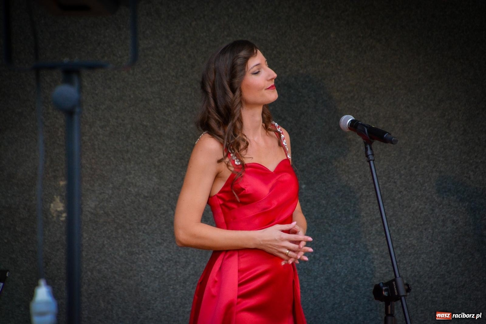 Zdjęcie w galerii na portalu naszraciborz.pl: Muzyczna podróż w krainę uśmiechu w parku im. Miasta Roth wiadomości z regionu