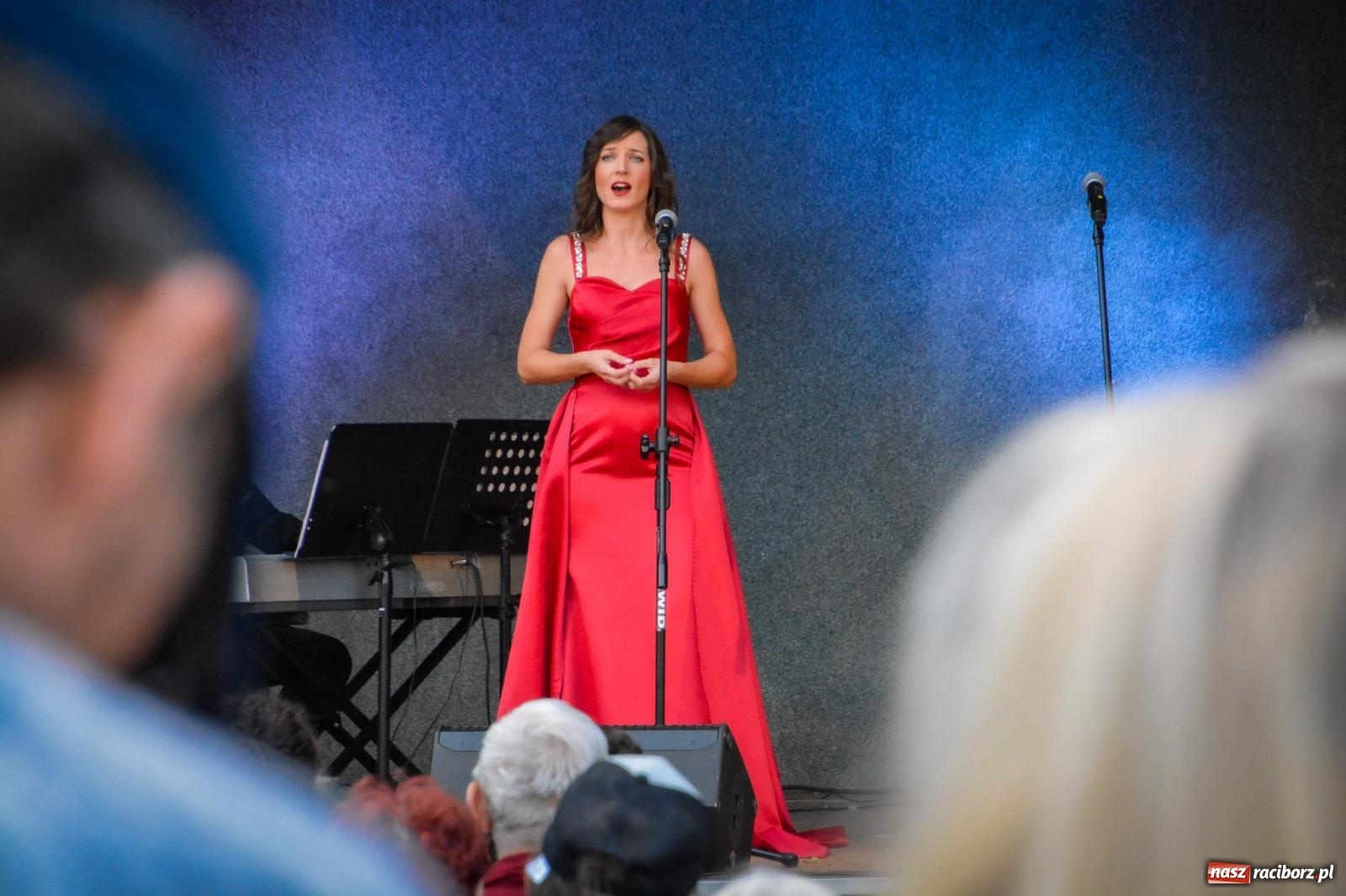 Zdjęcie w galerii na portalu naszraciborz.pl: Muzyczna podróż w krainę uśmiechu w parku im. Miasta Roth wiadomości z regionu