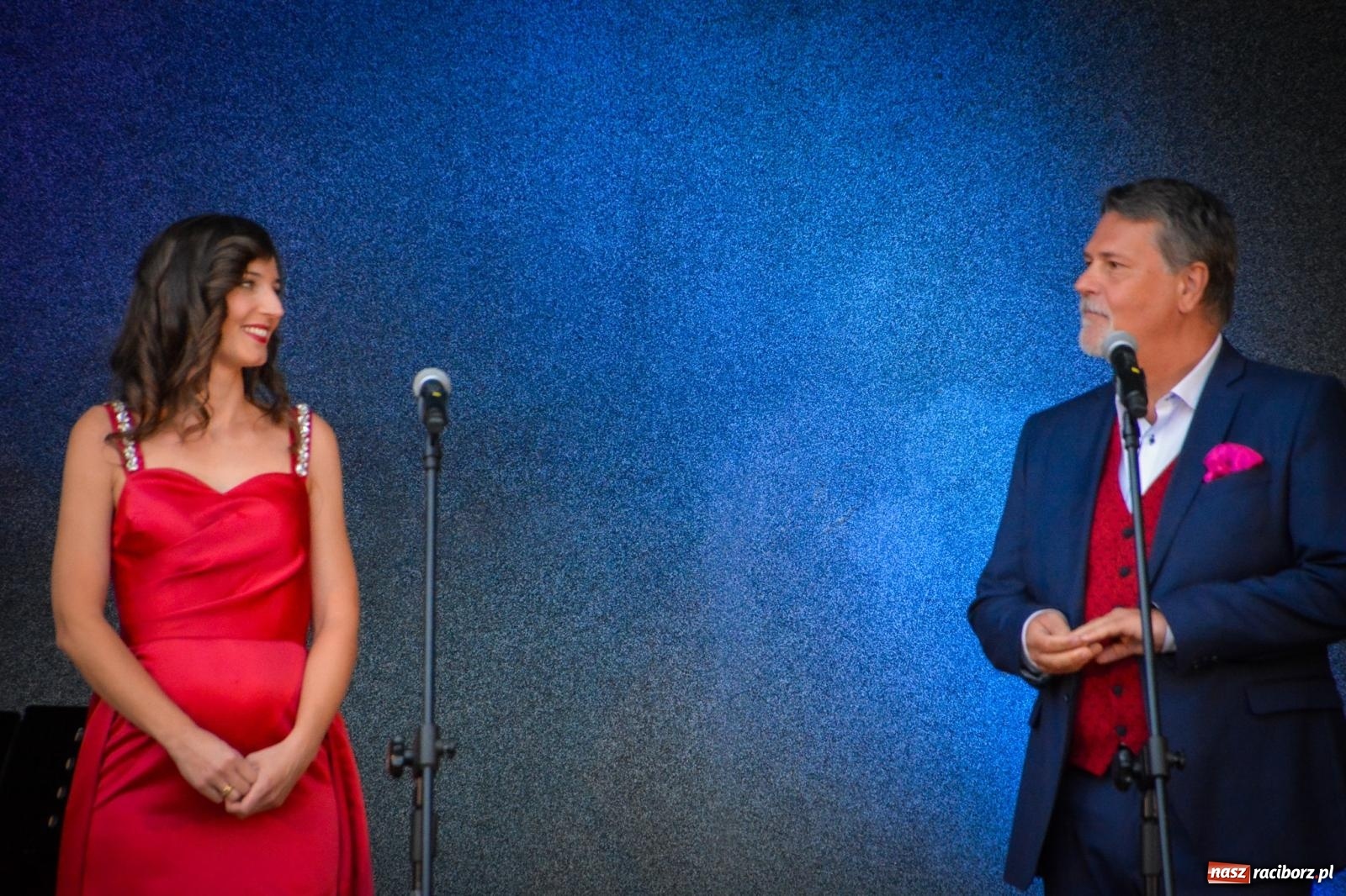 Zdjęcie w galerii na portalu naszraciborz.pl: Muzyczna podróż w krainę uśmiechu w parku im. Miasta Roth wiadomości z regionu