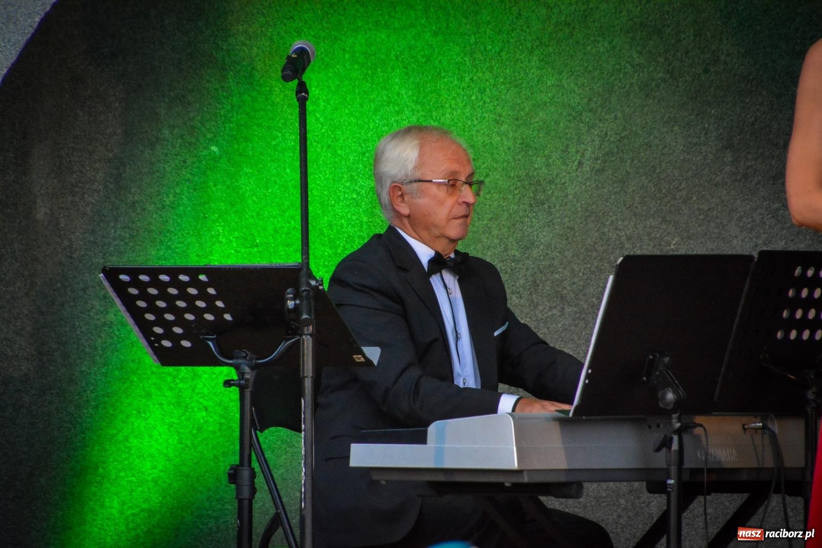 Zdjęcie w galerii na portalu naszraciborz.pl: Muzyczna podróż w krainę uśmiechu w parku im. Miasta Roth wiadomości z regionu