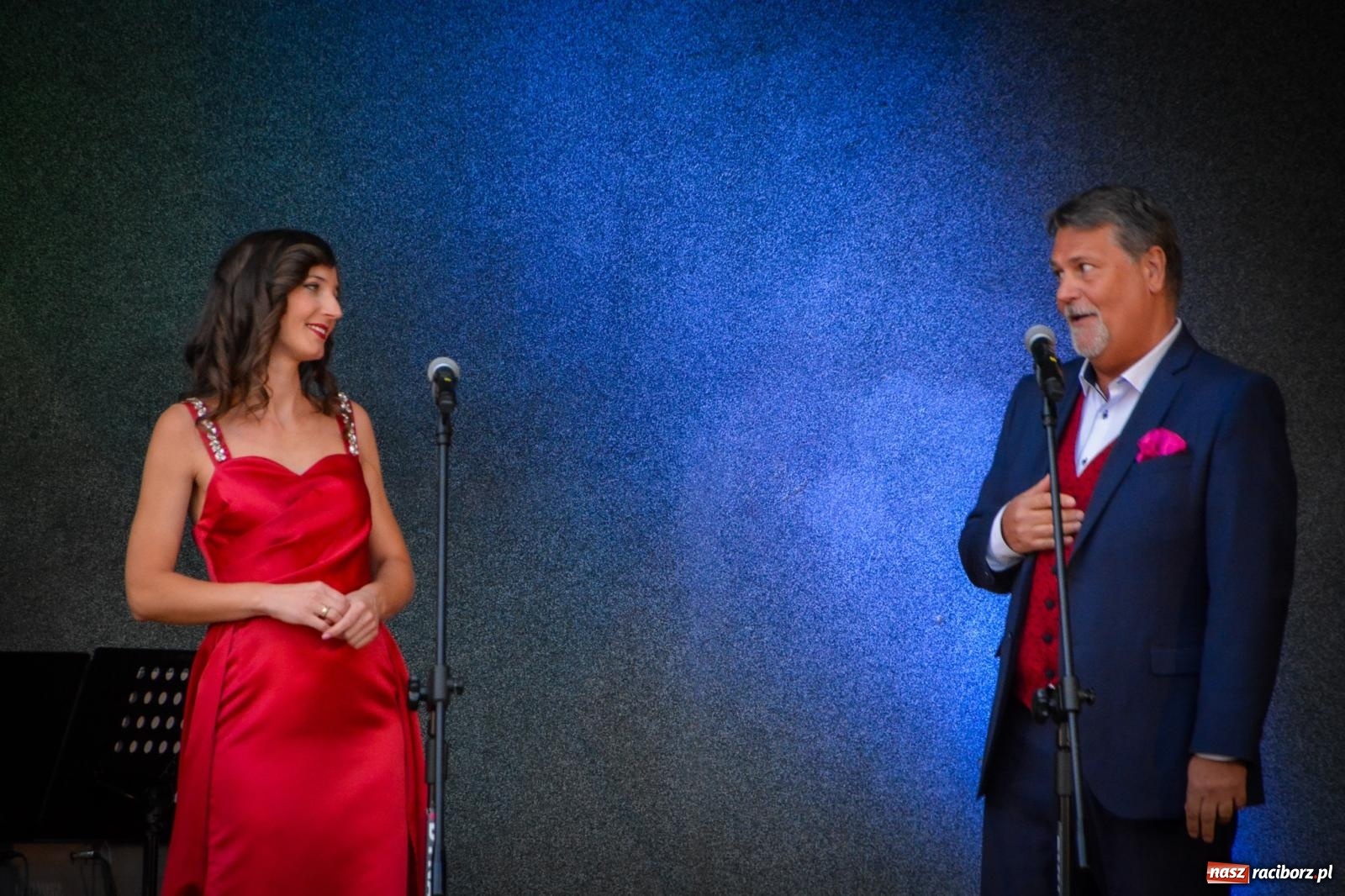 Zdjęcie w galerii na portalu naszraciborz.pl: Muzyczna podróż w krainę uśmiechu w parku im. Miasta Roth wiadomości z regionu