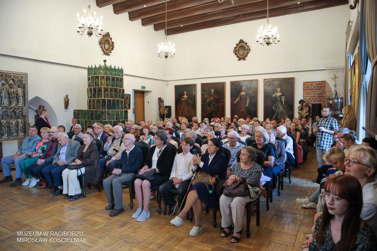Zdjęcie w galerii na portalu naszraciborz.pl: Arie włoskie w Raciborzu – koncert, który wypełnił salę muzeum po brzegi wiadomości z regionu