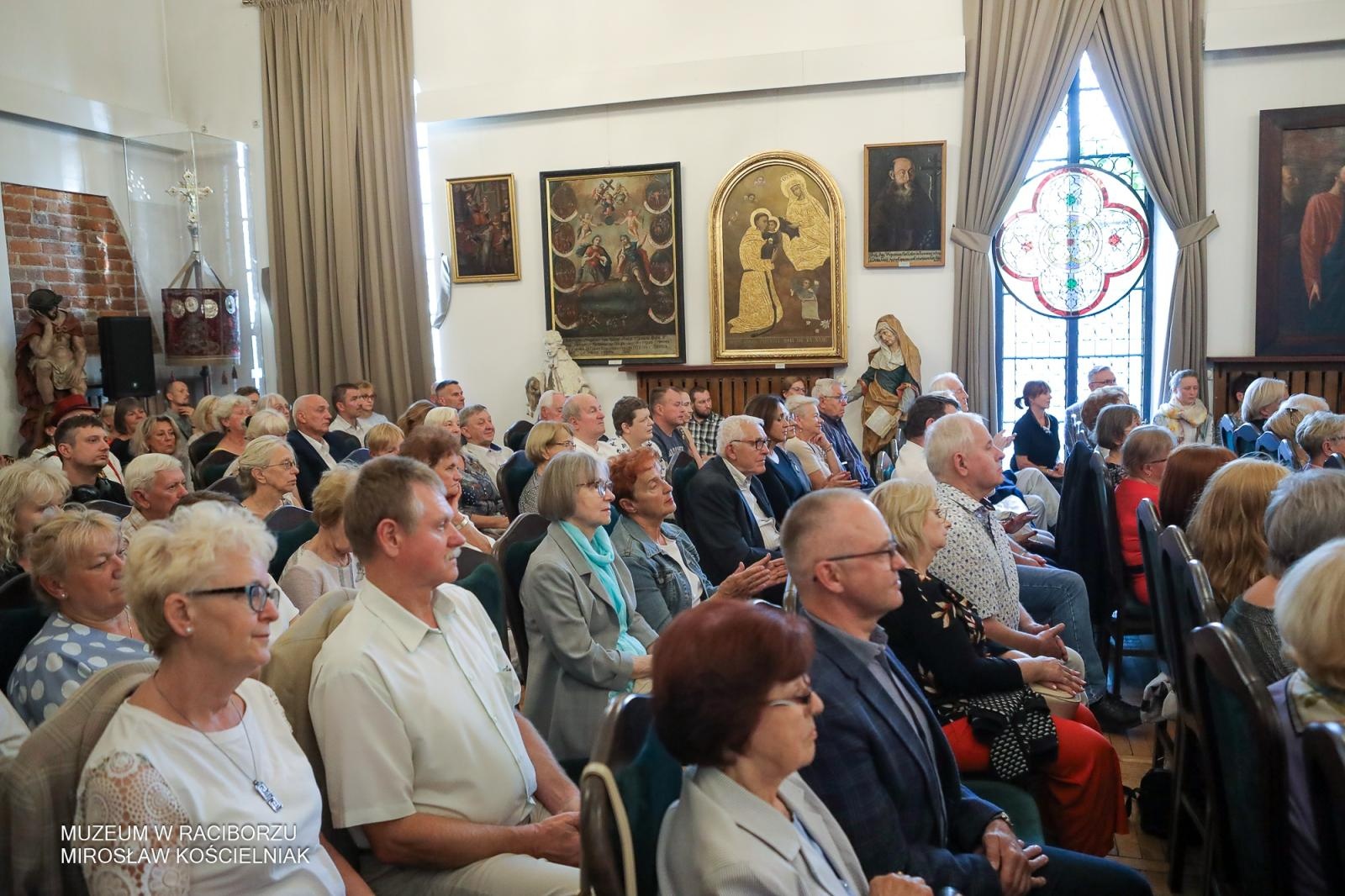 Zdjęcie w galerii na portalu naszraciborz.pl: Arie włoskie w Raciborzu – koncert, który wypełnił salę muzeum po brzegi wiadomości z regionu