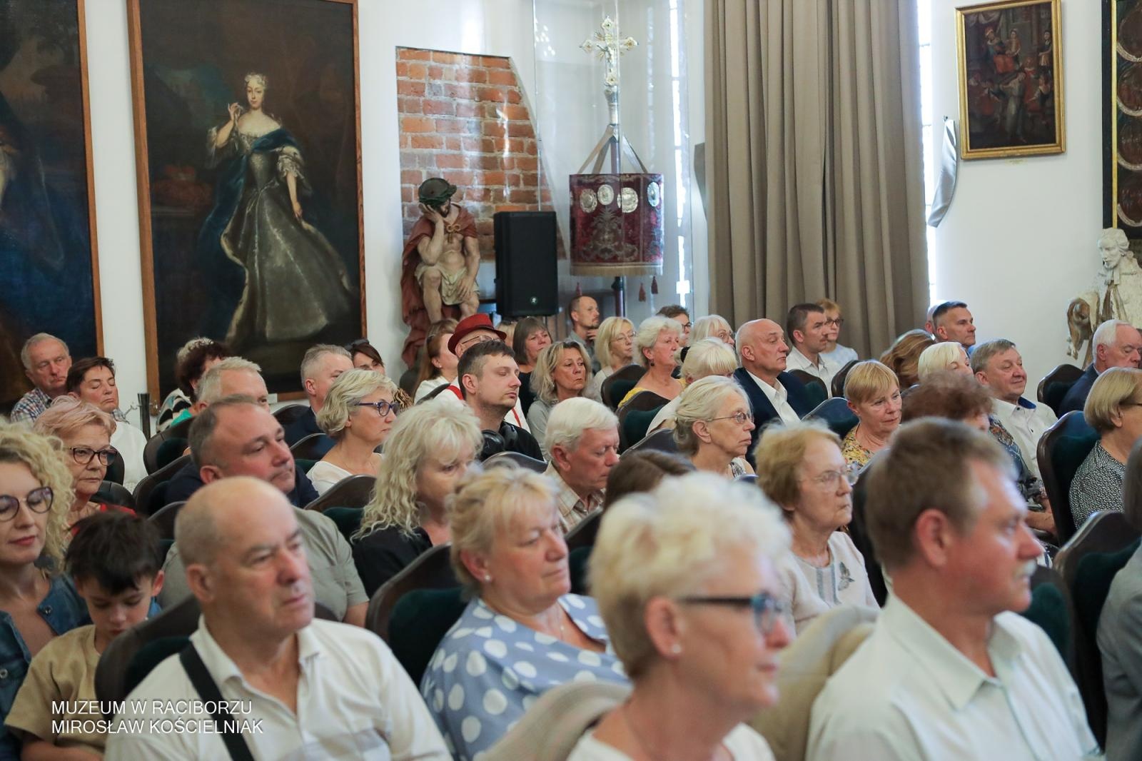 Zdjęcie w galerii na portalu naszraciborz.pl: Arie włoskie w Raciborzu – koncert, który wypełnił salę muzeum po brzegi wiadomości z regionu