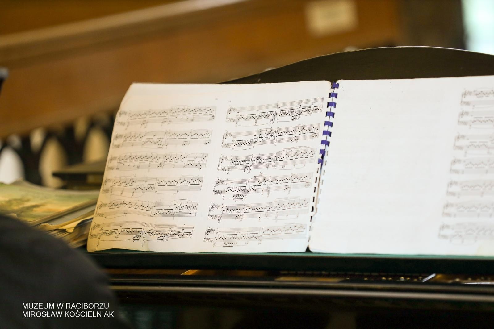 Zdjęcie w galerii na portalu naszraciborz.pl: Arie włoskie w Raciborzu – koncert, który wypełnił salę muzeum po brzegi wiadomości z regionu