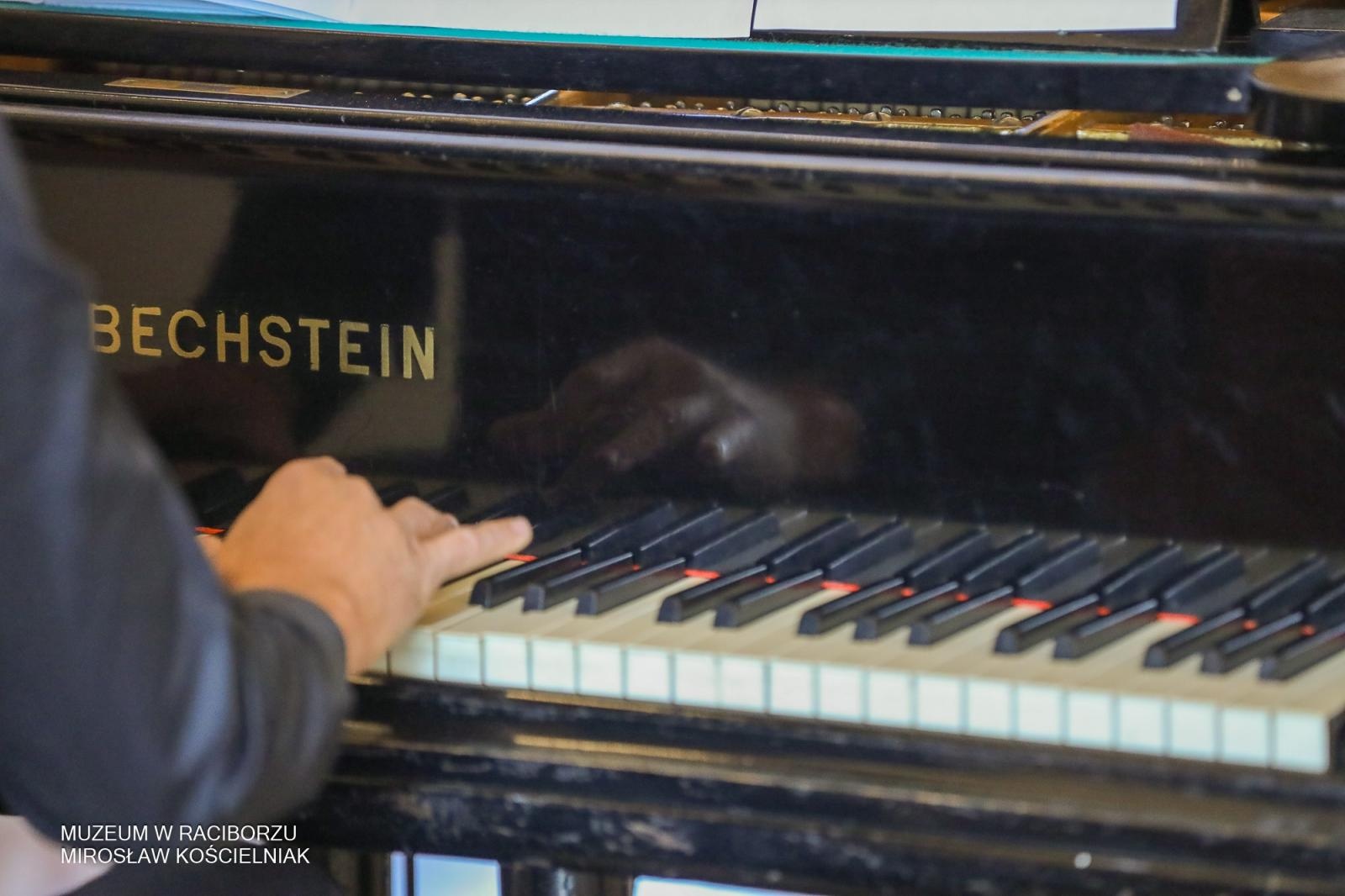 Zdjęcie w galerii na portalu naszraciborz.pl: Arie włoskie w Raciborzu – koncert, który wypełnił salę muzeum po brzegi wiadomości z regionu