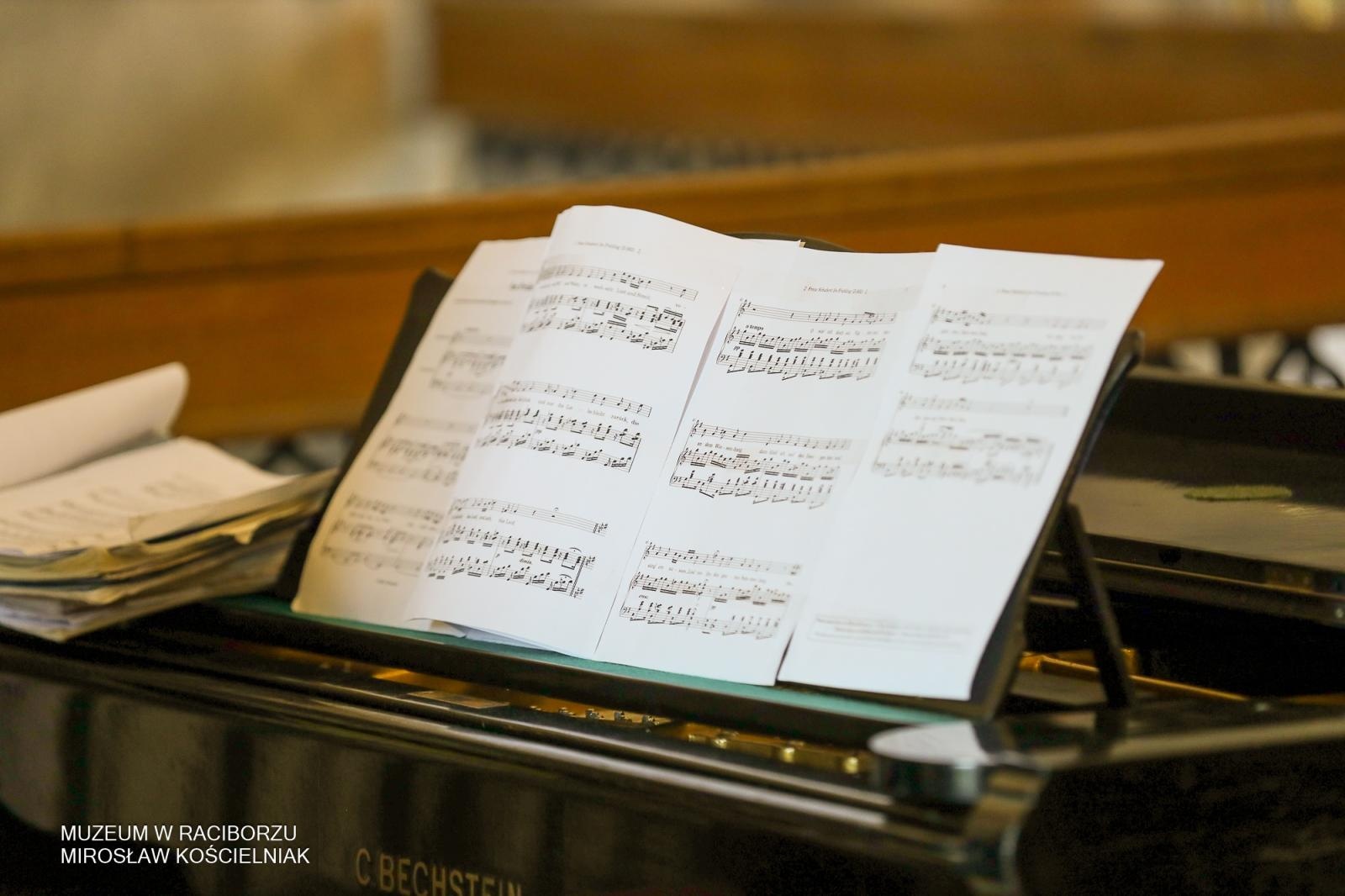 Zdjęcie w galerii na portalu naszraciborz.pl: Arie włoskie w Raciborzu – koncert, który wypełnił salę muzeum po brzegi wiadomości z regionu