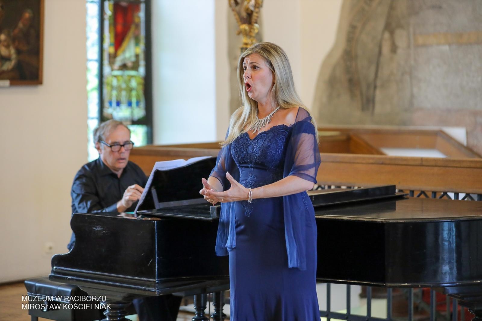 Zdjęcie w galerii na portalu naszraciborz.pl: Arie włoskie w Raciborzu – koncert, który wypełnił salę muzeum po brzegi wiadomości z regionu