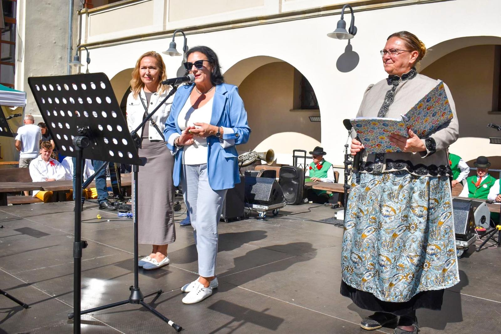 Zdjęcie w galerii na portalu naszraciborz.pl: Nasz kochany Śląsk. Biesiada na Zamku Piastowskim przyciągnęła tłumy wiadomości z regionu