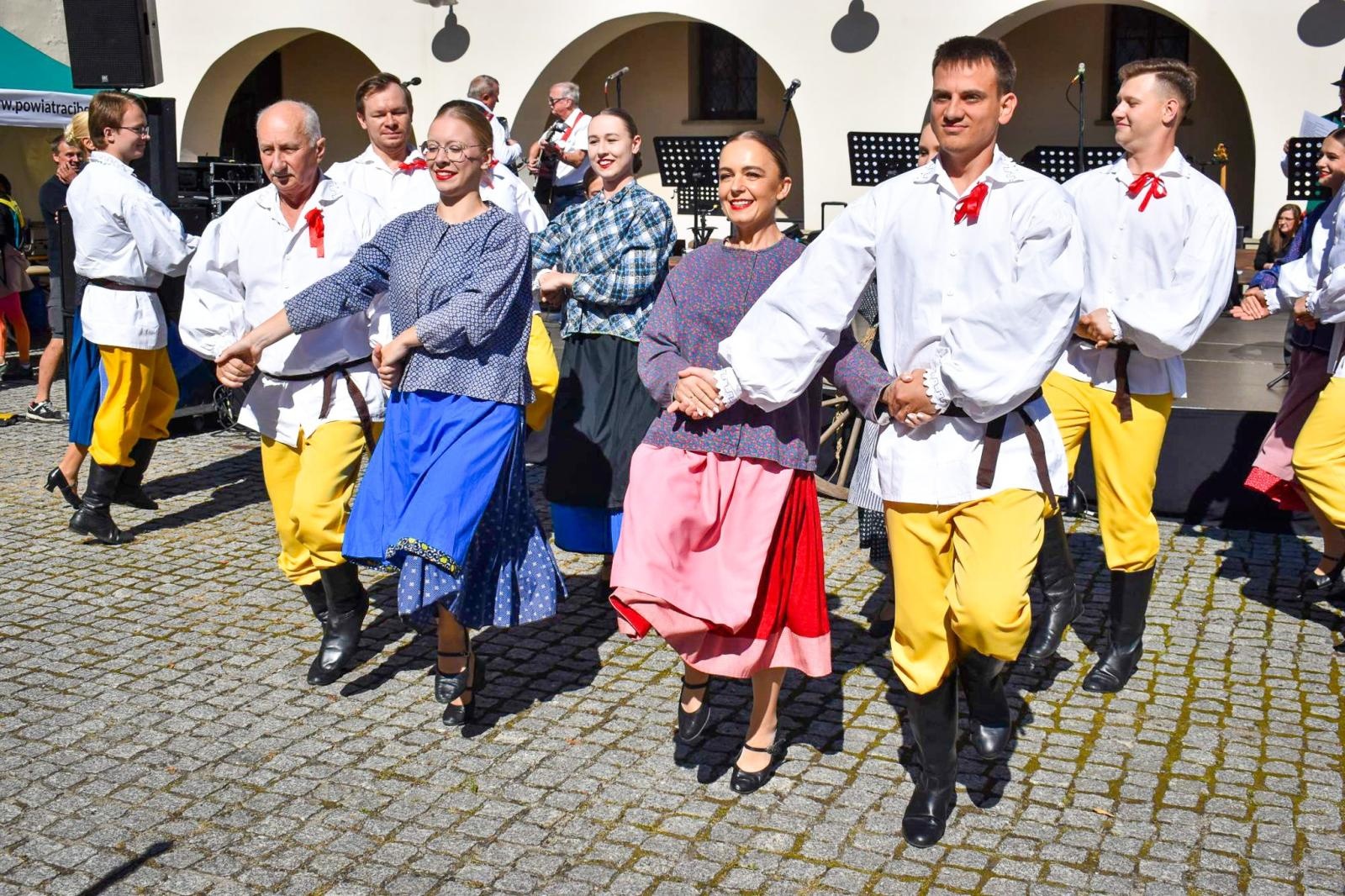 Zdjęcie w galerii na portalu naszraciborz.pl: Nasz kochany Śląsk. Biesiada na Zamku Piastowskim przyciągnęła tłumy wiadomości z regionu