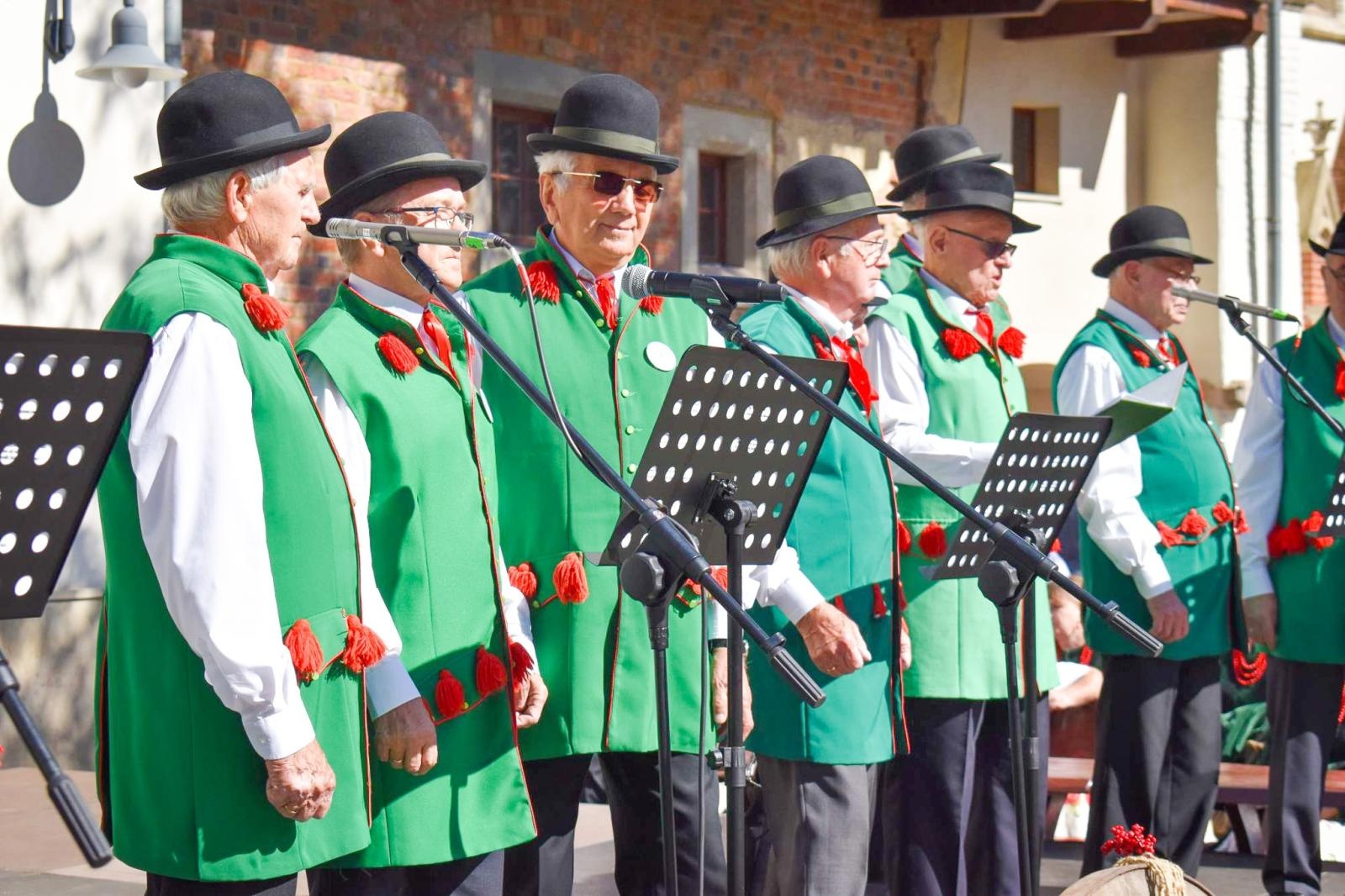 Zdjęcie w galerii na portalu naszraciborz.pl: Nasz kochany Śląsk. Biesiada na Zamku Piastowskim przyciągnęła tłumy wiadomości z regionu