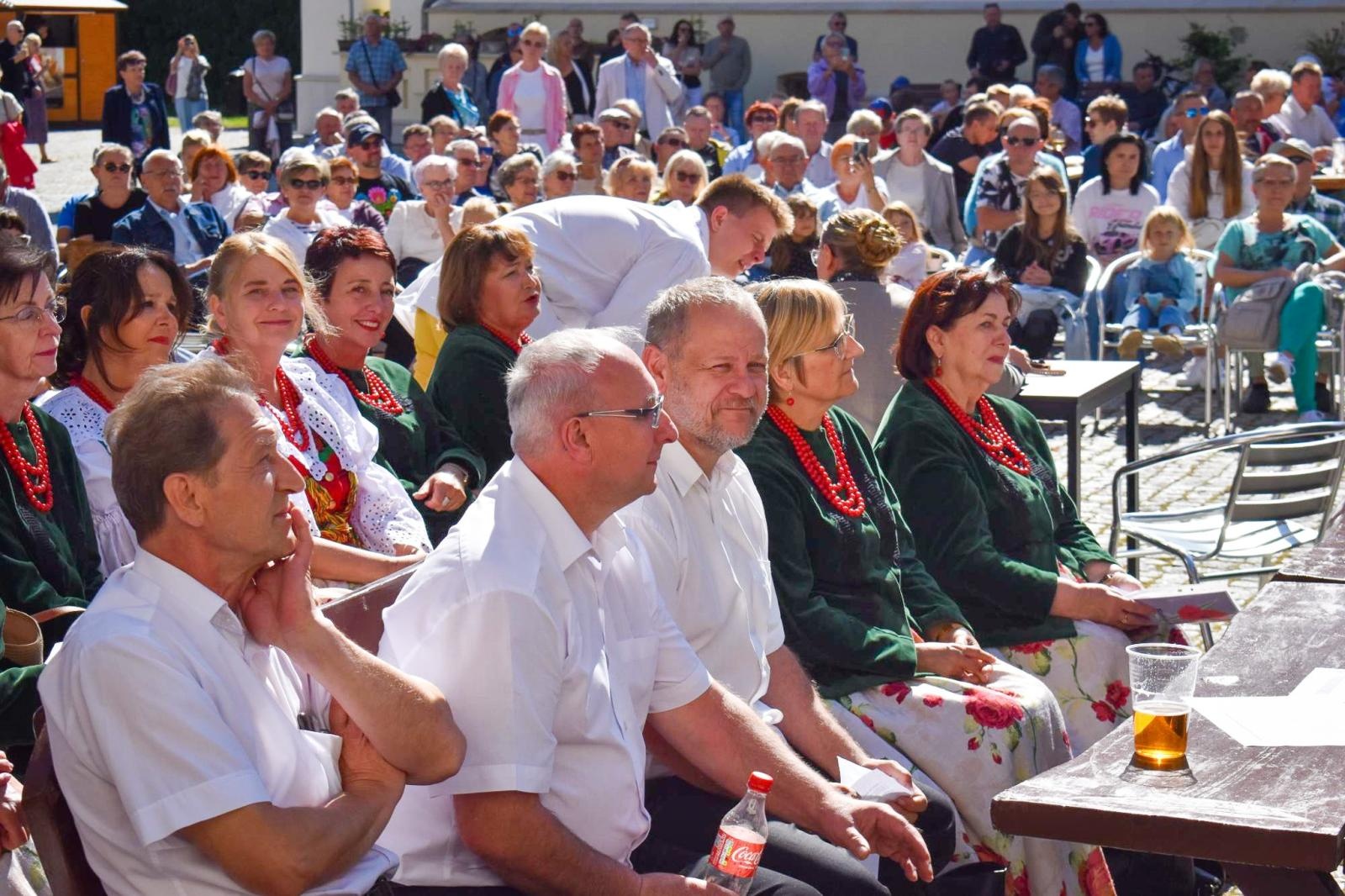 Zdjęcie w galerii na portalu naszraciborz.pl: Nasz kochany Śląsk. Biesiada na Zamku Piastowskim przyciągnęła tłumy wiadomości z regionu