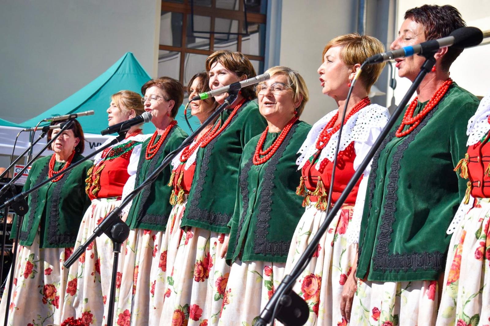 Zdjęcie w galerii na portalu naszraciborz.pl: Nasz kochany Śląsk. Biesiada na Zamku Piastowskim przyciągnęła tłumy wiadomości z regionu