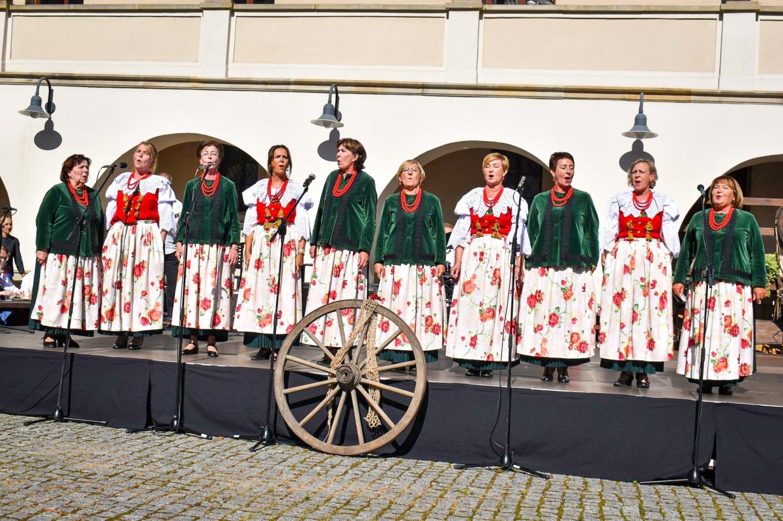 Zdjęcie w galerii na portalu naszraciborz.pl: Nasz kochany Śląsk. Biesiada na Zamku Piastowskim przyciągnęła tłumy wiadomości z regionu