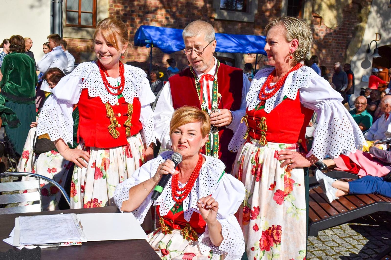 Zdjęcie w galerii na portalu naszraciborz.pl: Nasz kochany Śląsk. Biesiada na Zamku Piastowskim przyciągnęła tłumy wiadomości z regionu