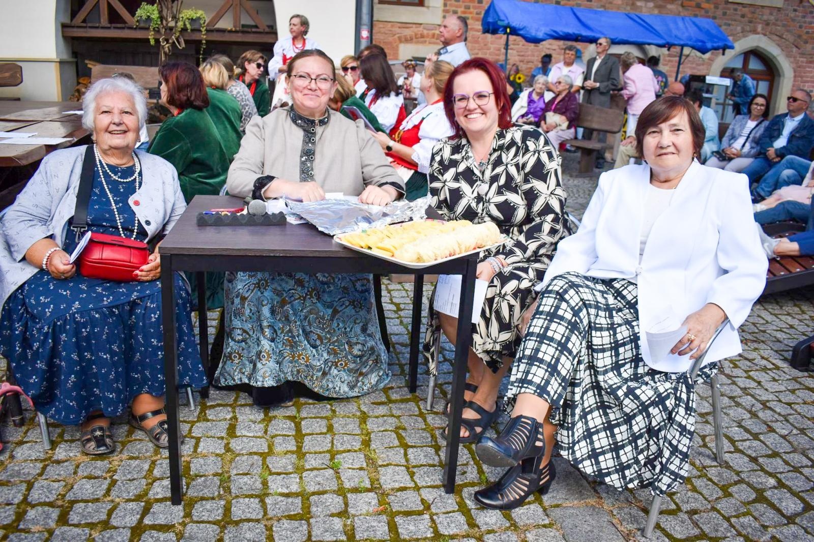 Zdjęcie w galerii na portalu naszraciborz.pl: Nasz kochany Śląsk. Biesiada na Zamku Piastowskim przyciągnęła tłumy wiadomości z regionu