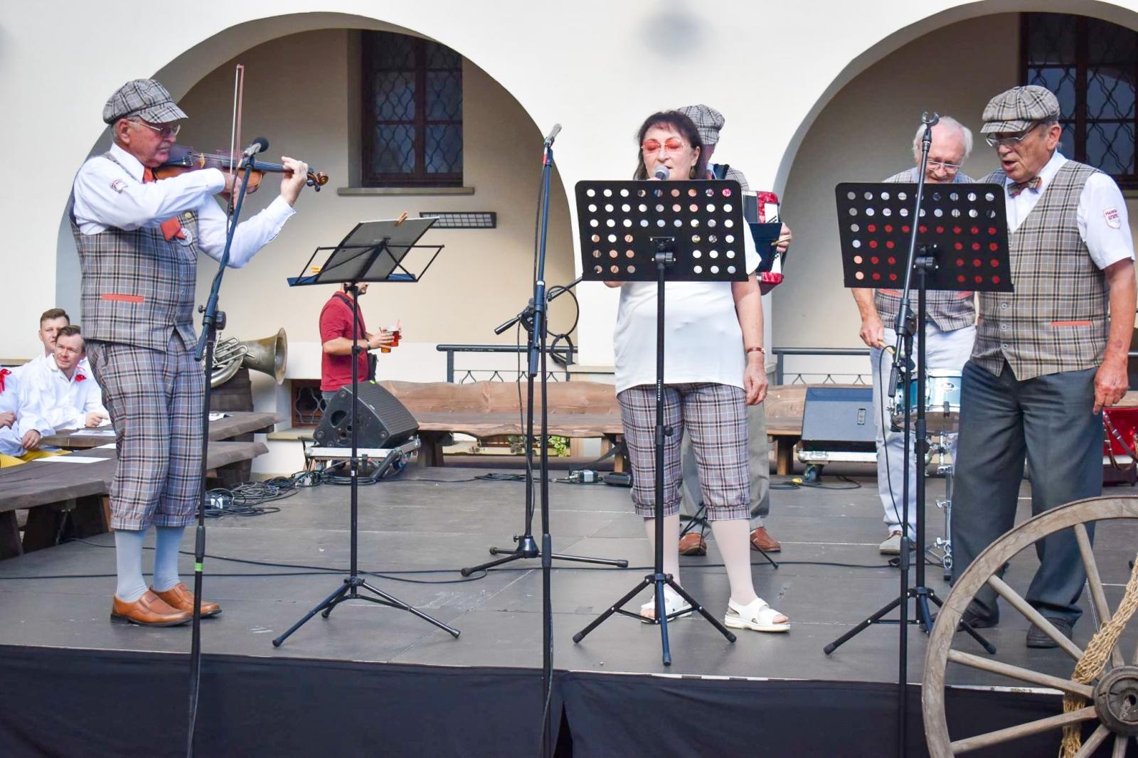 Zdjęcie w galerii na portalu naszraciborz.pl: Nasz kochany Śląsk. Biesiada na Zamku Piastowskim przyciągnęła tłumy wiadomości z regionu