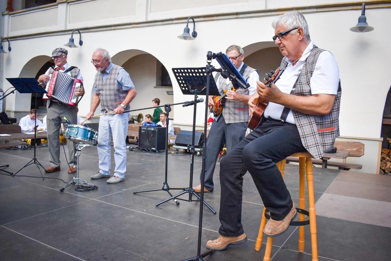 Zdjęcie w galerii na portalu naszraciborz.pl: Nasz kochany Śląsk. Biesiada na Zamku Piastowskim przyciągnęła tłumy wiadomości z regionu