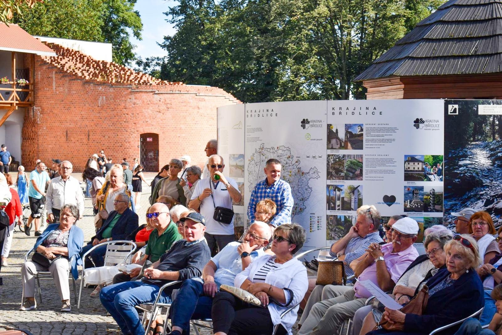 Zdjęcie w galerii na portalu naszraciborz.pl: Nasz kochany Śląsk. Biesiada na Zamku Piastowskim przyciągnęła tłumy wiadomości z regionu