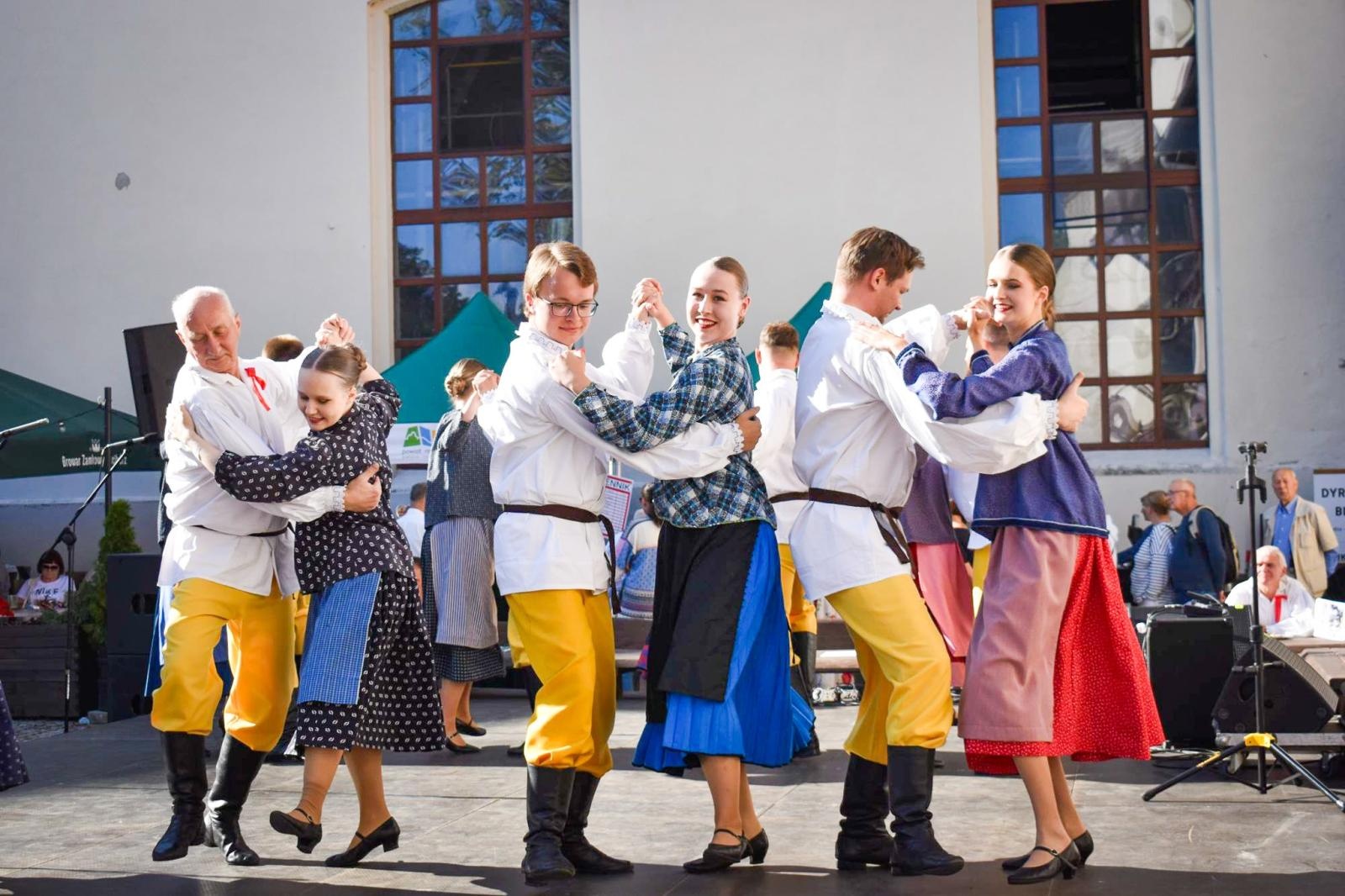 Zdjęcie w galerii na portalu naszraciborz.pl: Nasz kochany Śląsk. Biesiada na Zamku Piastowskim przyciągnęła tłumy wiadomości z regionu