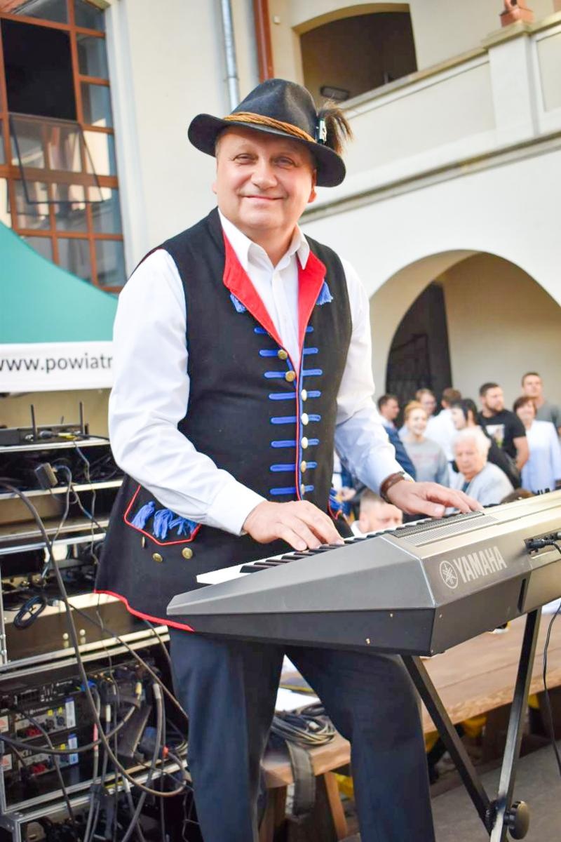 Zdjęcie w galerii na portalu naszraciborz.pl: Nasz kochany Śląsk. Biesiada na Zamku Piastowskim przyciągnęła tłumy wiadomości z regionu