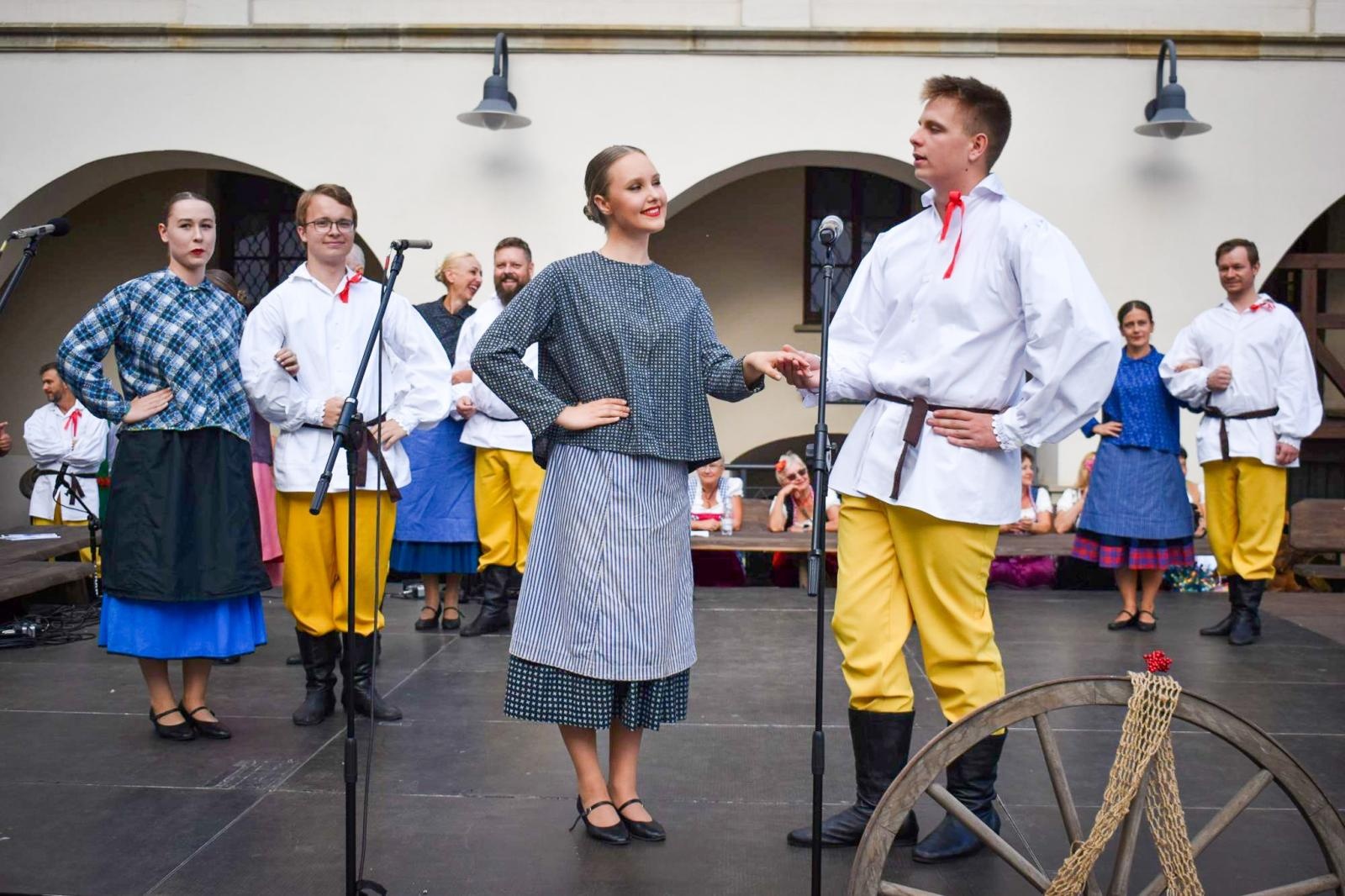 Zdjęcie w galerii na portalu naszraciborz.pl: Nasz kochany Śląsk. Biesiada na Zamku Piastowskim przyciągnęła tłumy wiadomości z regionu