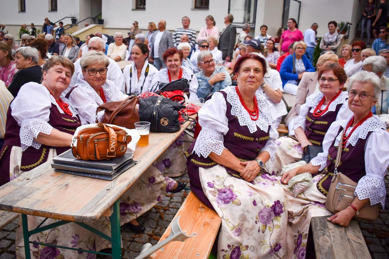 Zdjęcie w galerii na portalu naszraciborz.pl: Nasz kochany Śląsk. Biesiada na Zamku Piastowskim przyciągnęła tłumy wiadomości z regionu
