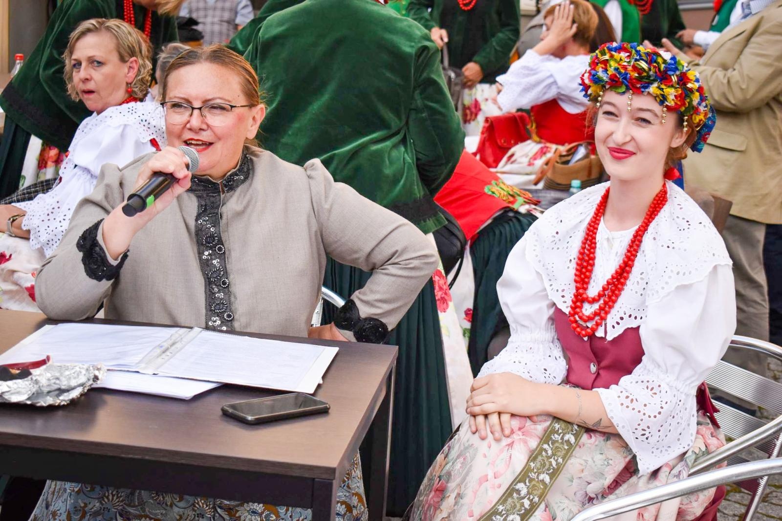 Zdjęcie w galerii na portalu naszraciborz.pl: Nasz kochany Śląsk. Biesiada na Zamku Piastowskim przyciągnęła tłumy wiadomości z regionu