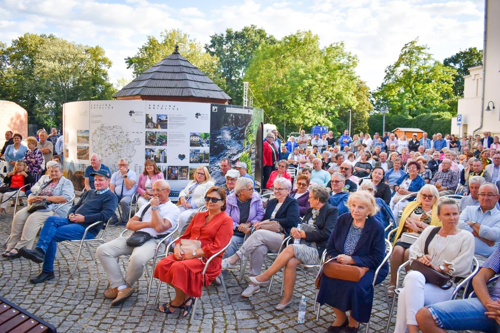 Zdjęcie w galerii na portalu naszraciborz.pl: Nasz kochany Śląsk. Biesiada na Zamku Piastowskim przyciągnęła tłumy wiadomości z regionu