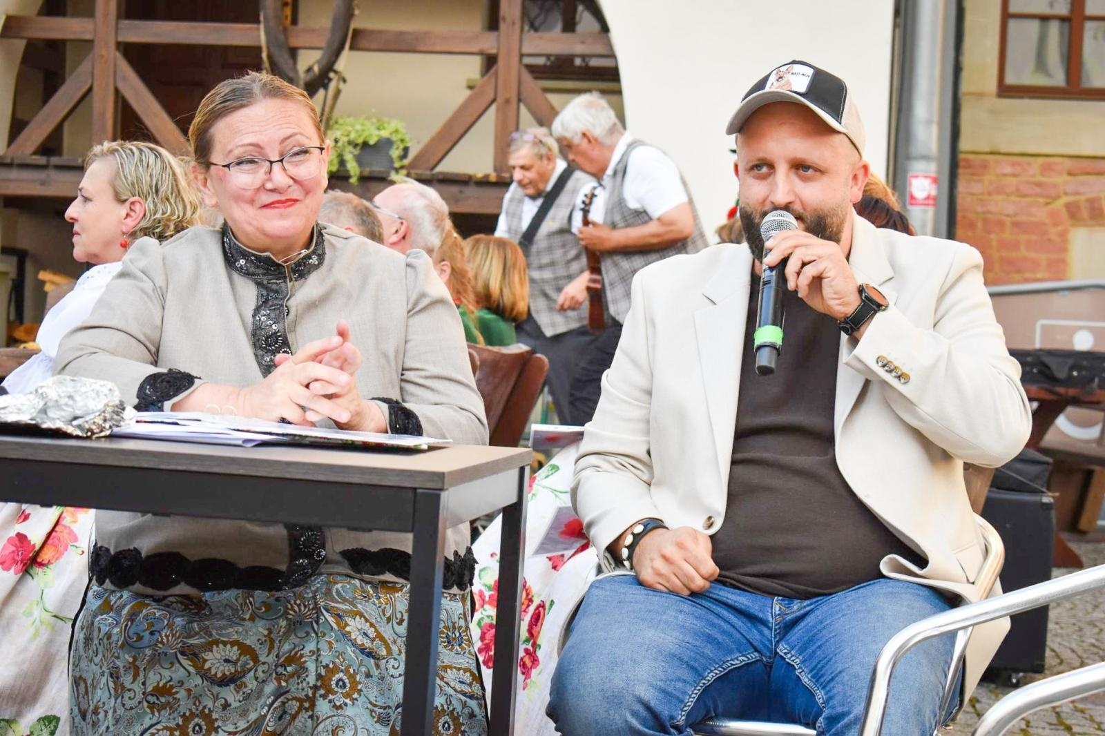 Zdjęcie w galerii na portalu naszraciborz.pl: Nasz kochany Śląsk. Biesiada na Zamku Piastowskim przyciągnęła tłumy wiadomości z regionu