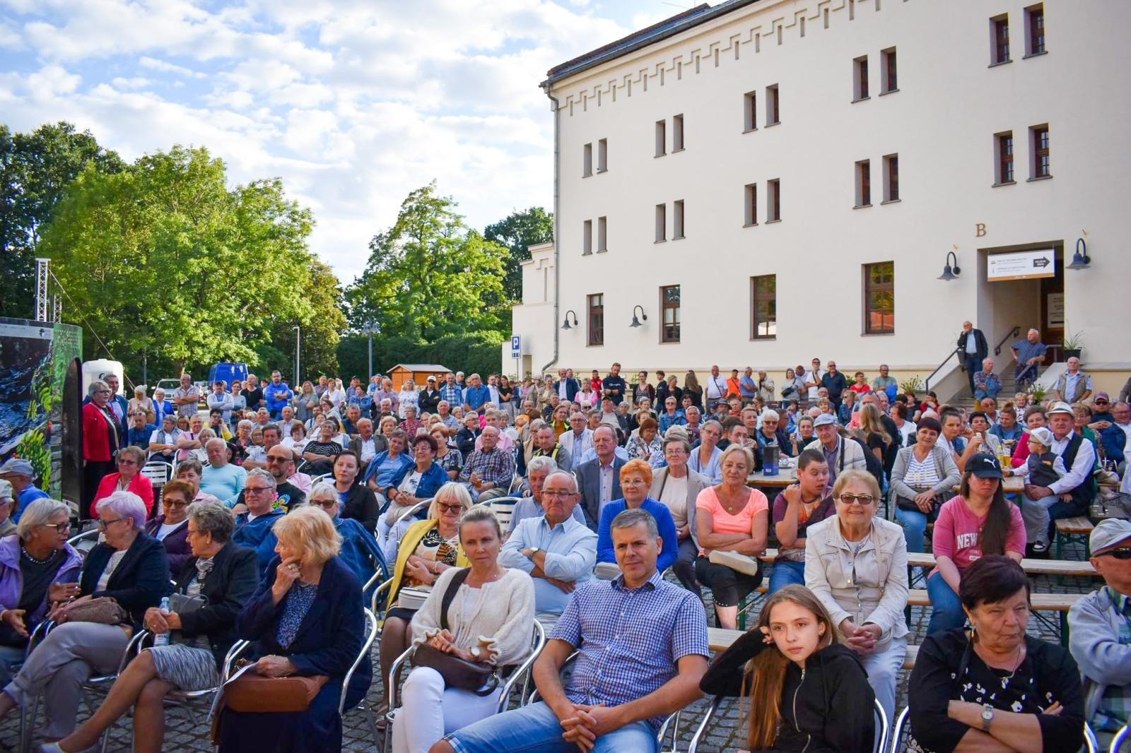Zdjęcie w galerii na portalu naszraciborz.pl: Nasz kochany Śląsk. Biesiada na Zamku Piastowskim przyciągnęła tłumy wiadomości z regionu