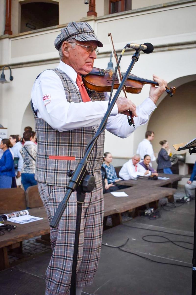 Zdjęcie w galerii na portalu naszraciborz.pl: Nasz kochany Śląsk. Biesiada na Zamku Piastowskim przyciągnęła tłumy wiadomości z regionu