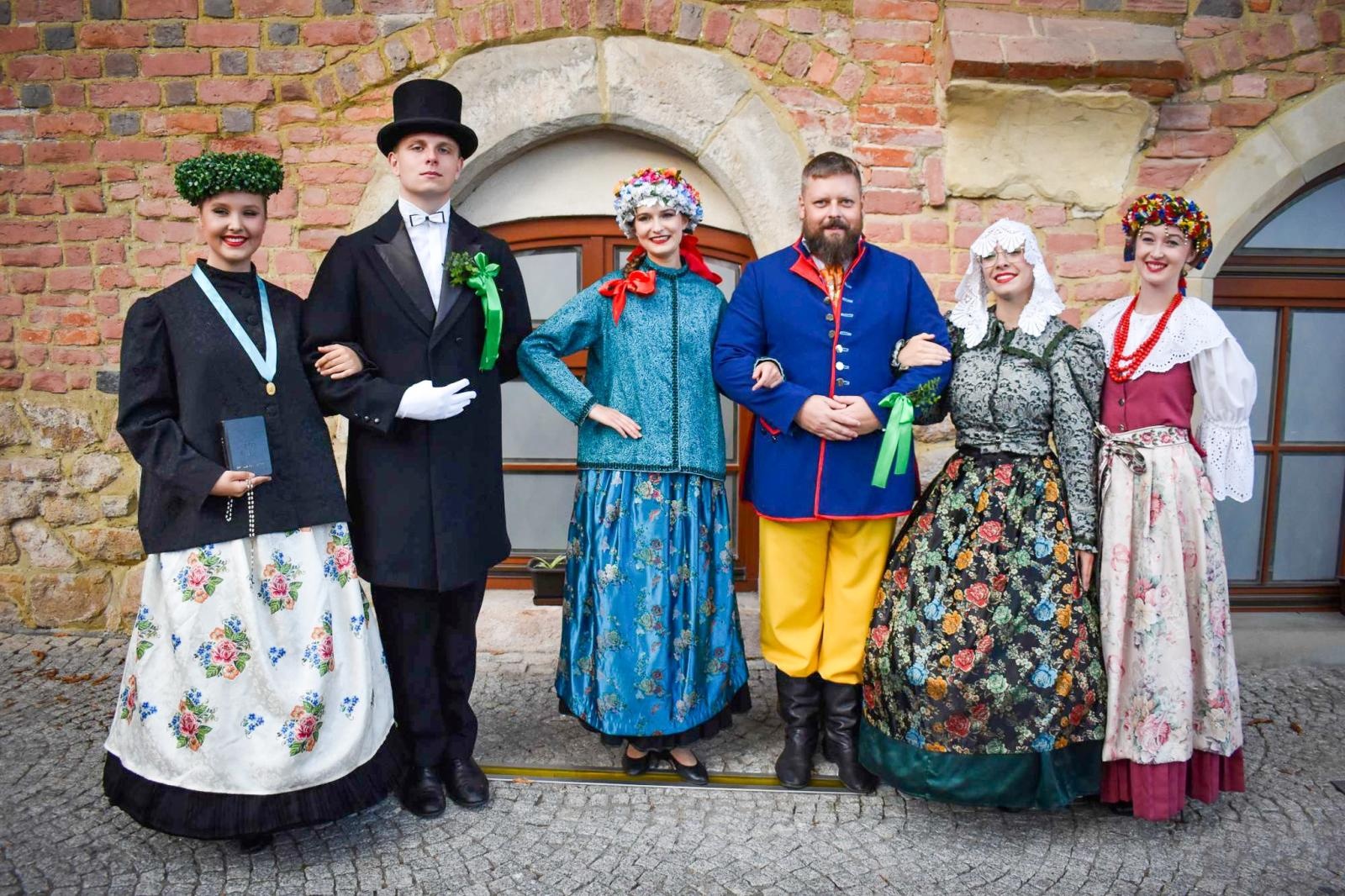 Zdjęcie w galerii na portalu naszraciborz.pl: Nasz kochany Śląsk. Biesiada na Zamku Piastowskim przyciągnęła tłumy wiadomości z regionu