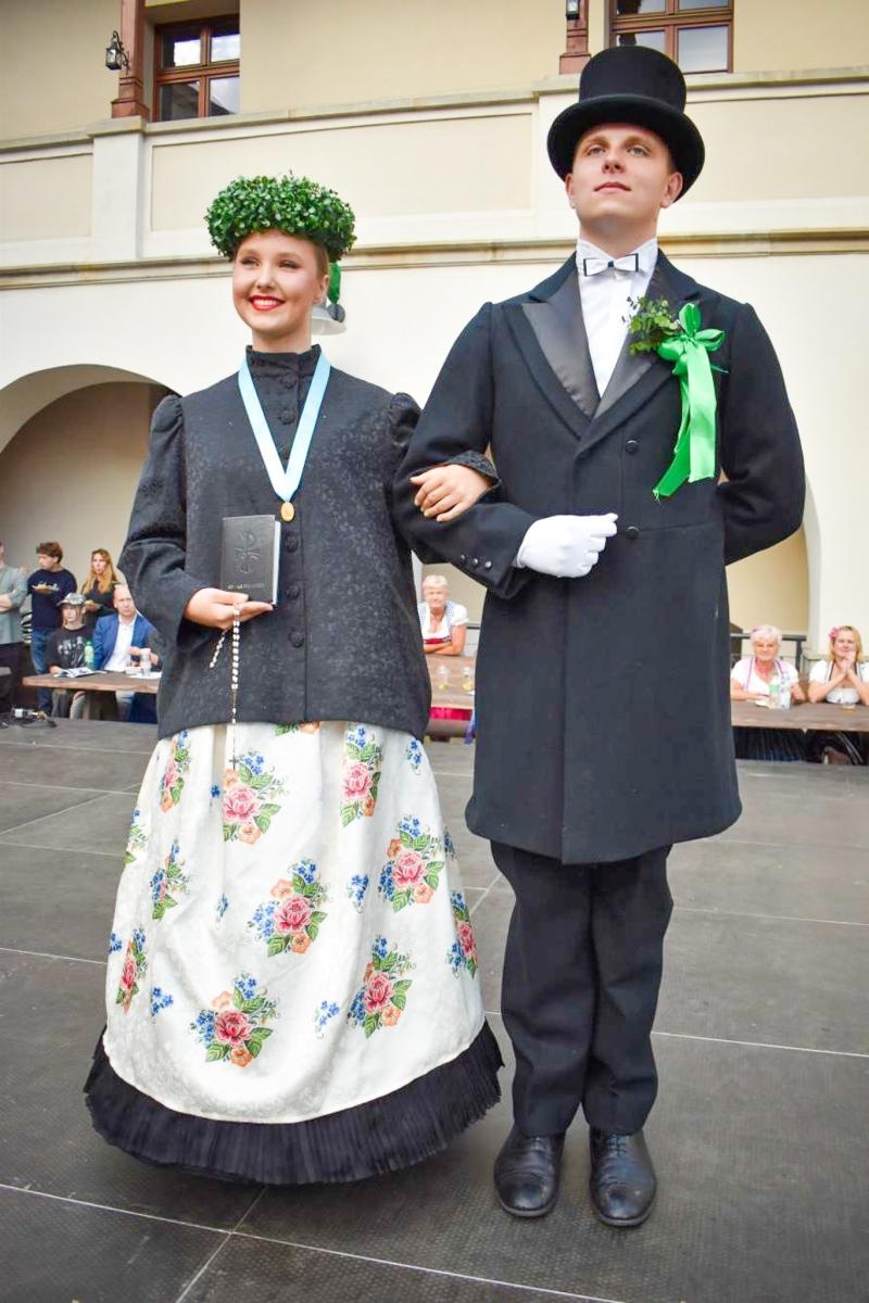 Zdjęcie w galerii na portalu naszraciborz.pl: Nasz kochany Śląsk. Biesiada na Zamku Piastowskim przyciągnęła tłumy wiadomości z regionu