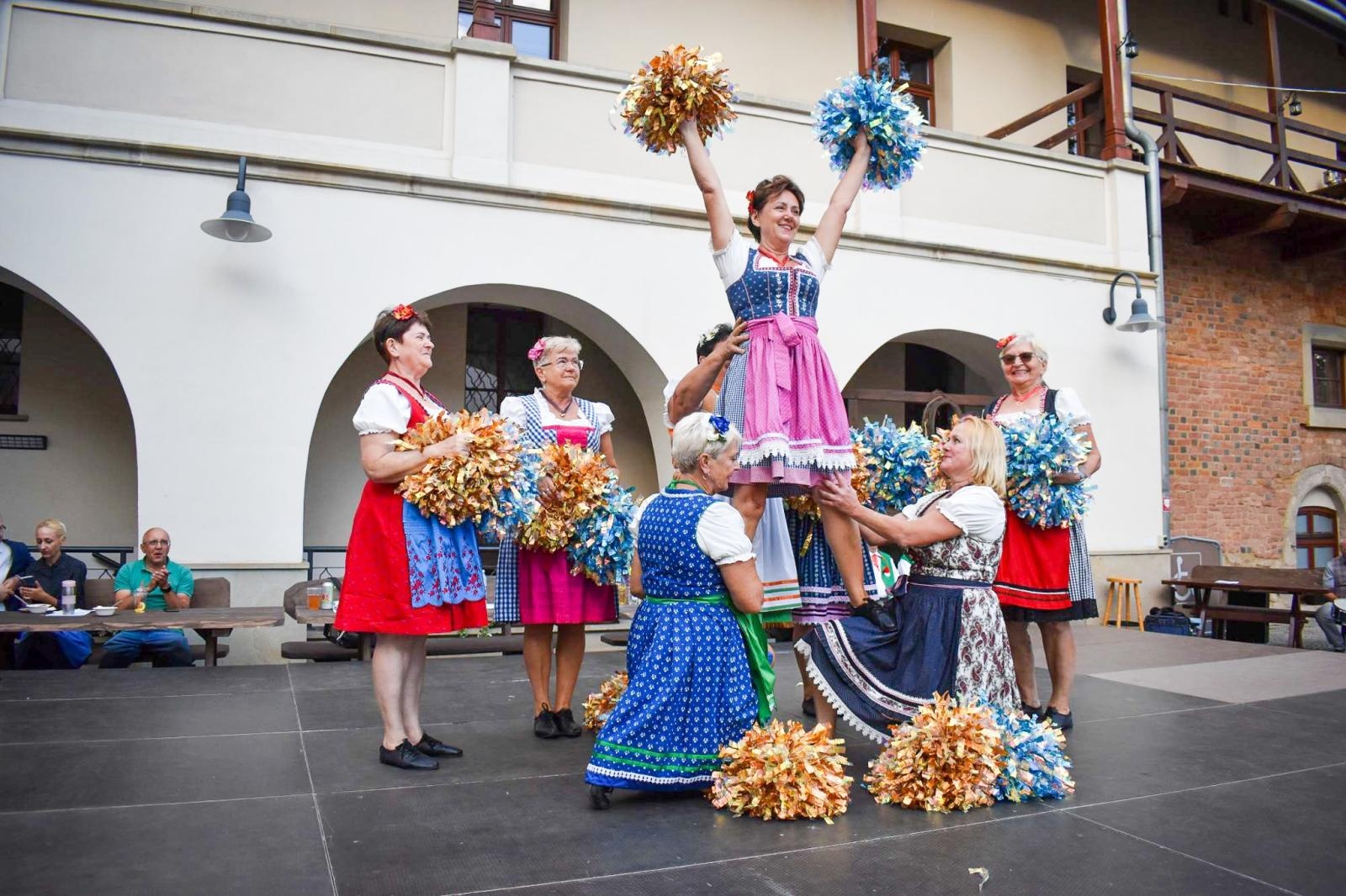 Zdjęcie w galerii na portalu naszraciborz.pl: Nasz kochany Śląsk. Biesiada na Zamku Piastowskim przyciągnęła tłumy wiadomości z regionu