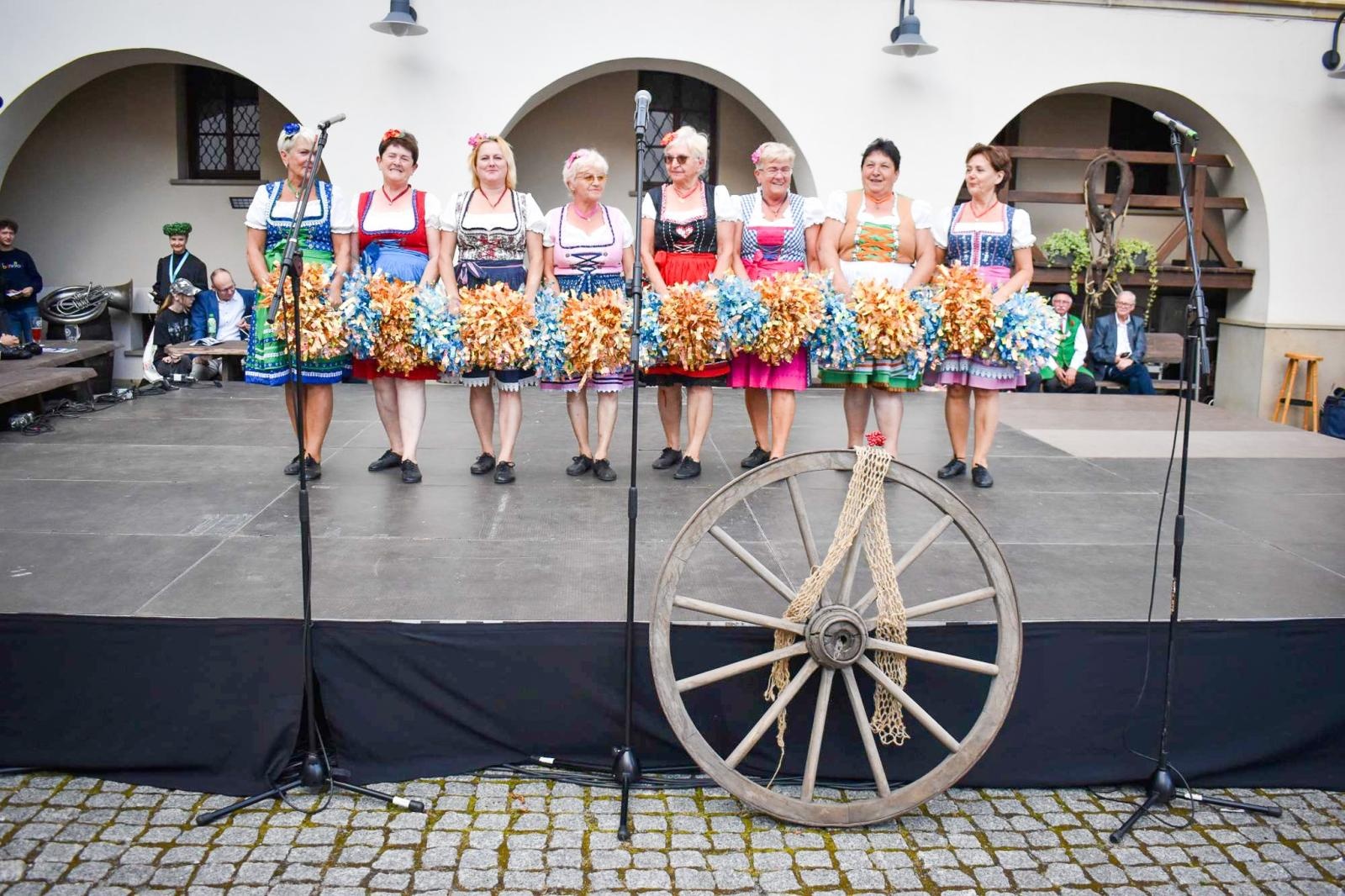 Zdjęcie w galerii na portalu naszraciborz.pl: Nasz kochany Śląsk. Biesiada na Zamku Piastowskim przyciągnęła tłumy wiadomości z regionu