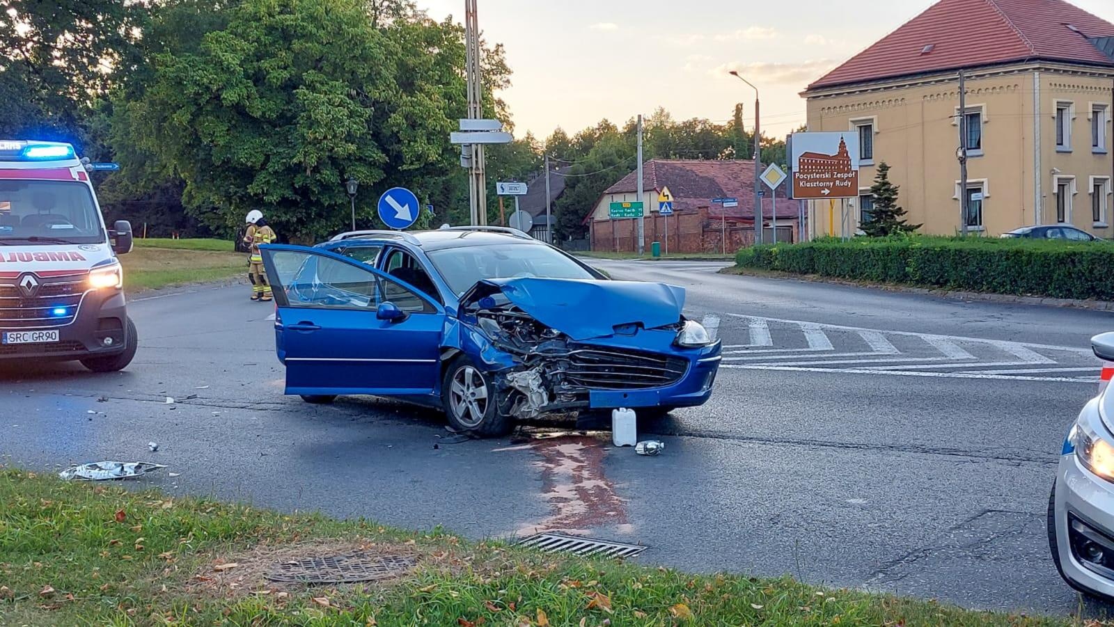 Zdjęcie w galerii na portalu naszraciborz.pl: Kolizja na ulicy Rogera w Rudach – chwila nieuwagi zakończona mandatem wiadomości z regionu