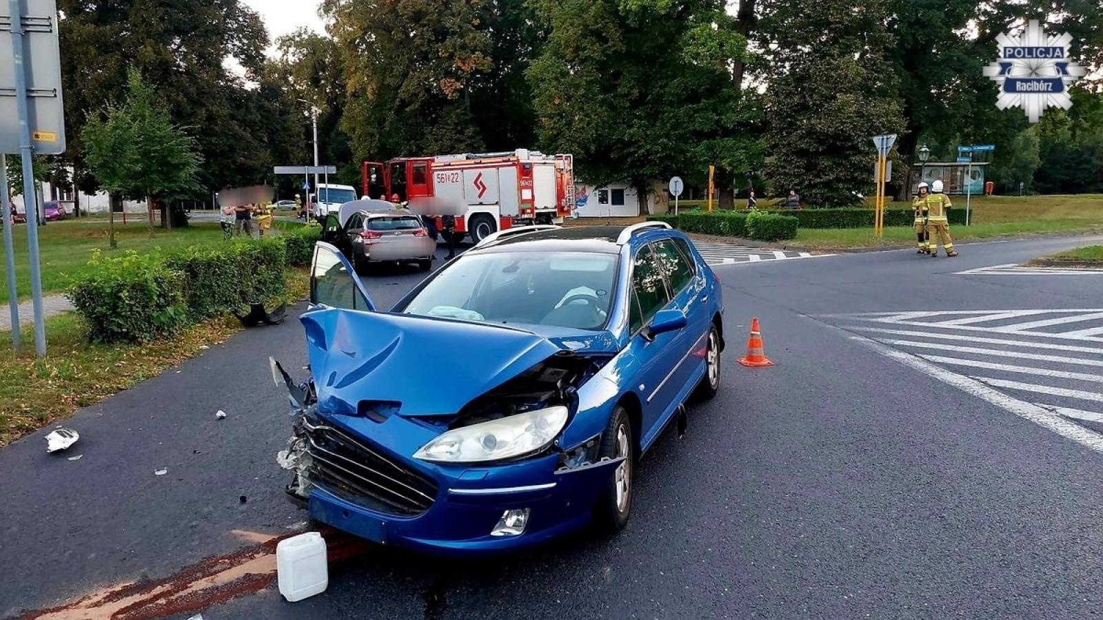 Zdjęcie w galerii na portalu naszraciborz.pl: Kolizja na ulicy Rogera w Rudach – chwila nieuwagi zakończona mandatem wiadomości z regionu