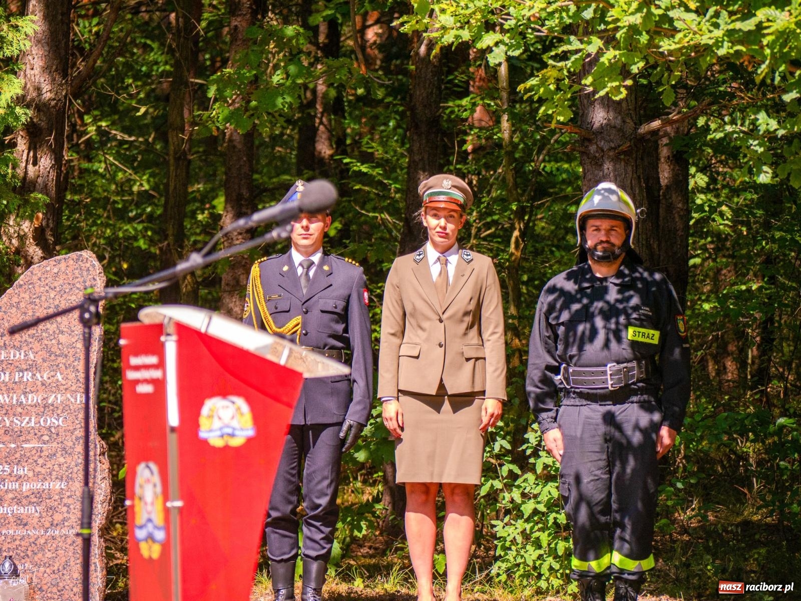 Zdjęcie w galerii na portalu naszraciborz.pl: 33. rocznica wielkiego pożaru lasów w Kuźni Raciborskiej – hołd dla bohaterów [FOTO i WIDEO] wiadomości z regionu