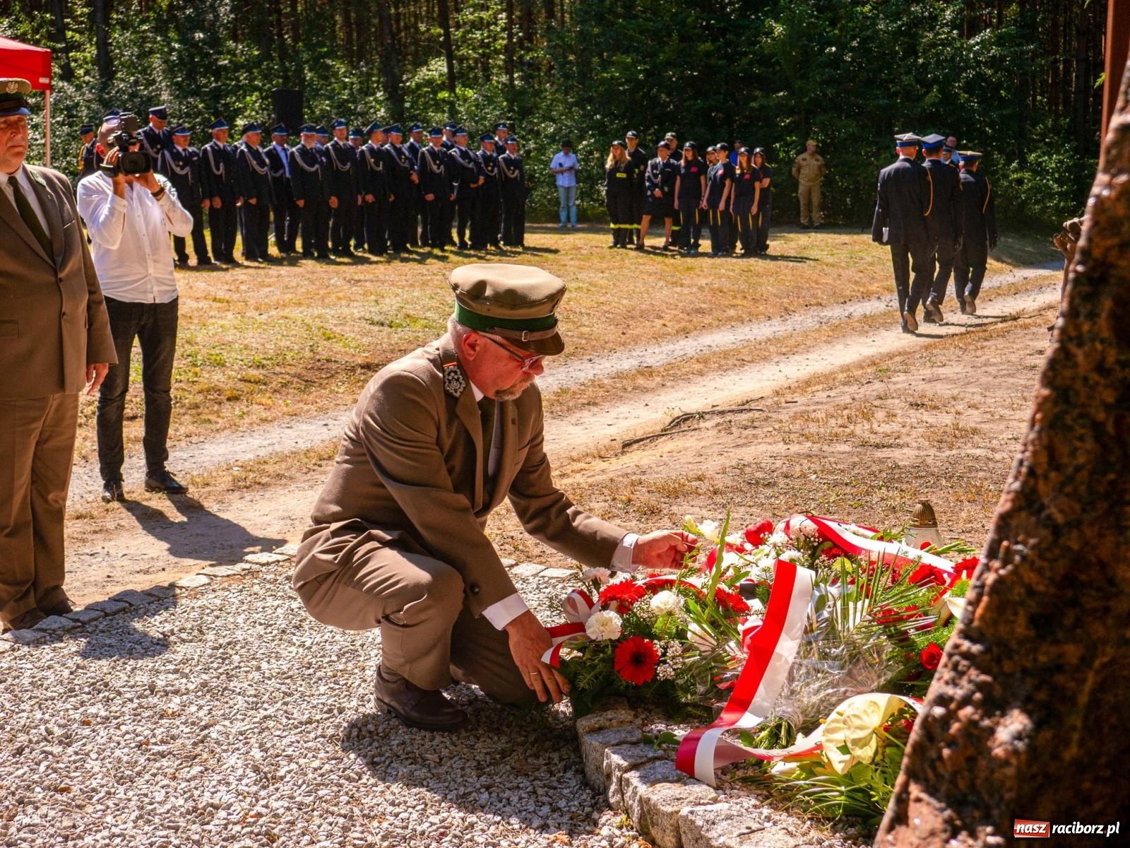 Zdjęcie w galerii na portalu naszraciborz.pl: 33. rocznica wielkiego pożaru lasów w Kuźni Raciborskiej – hołd dla bohaterów [FOTO i WIDEO] wiadomości z regionu