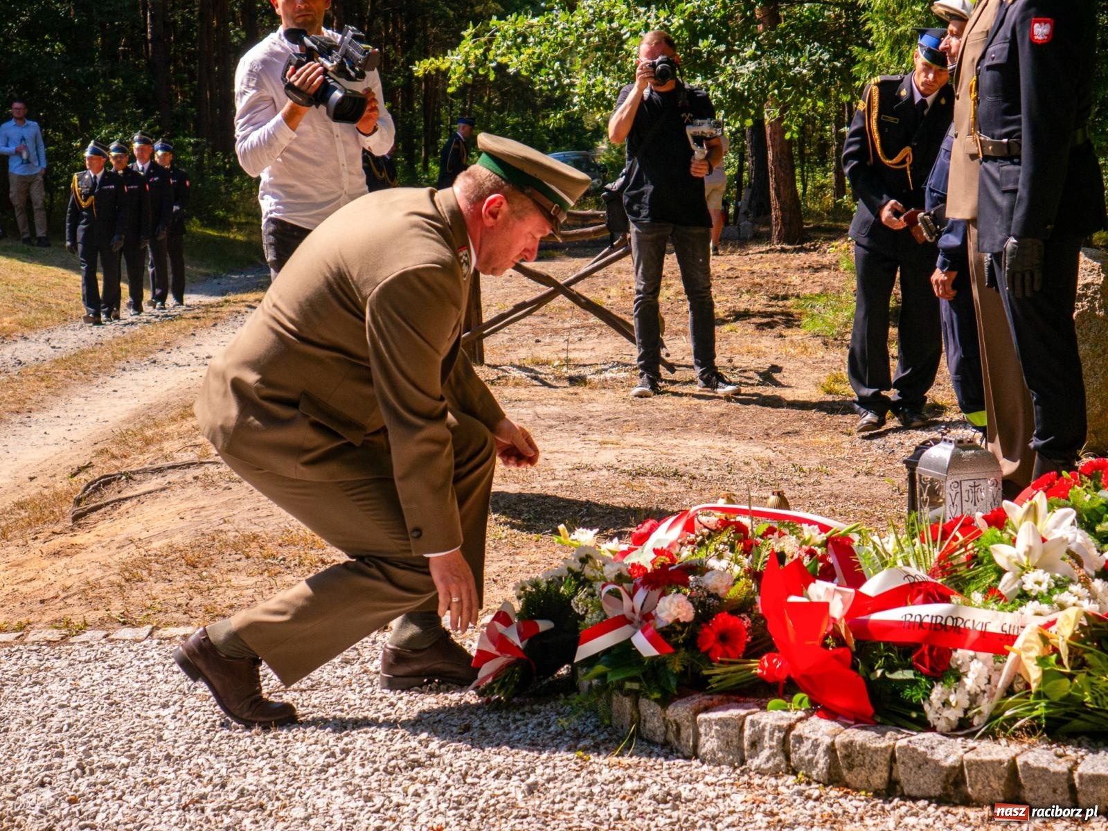 Zdjęcie w galerii na portalu naszraciborz.pl: 33. rocznica wielkiego pożaru lasów w Kuźni Raciborskiej – hołd dla bohaterów [FOTO i WIDEO] wiadomości z regionu