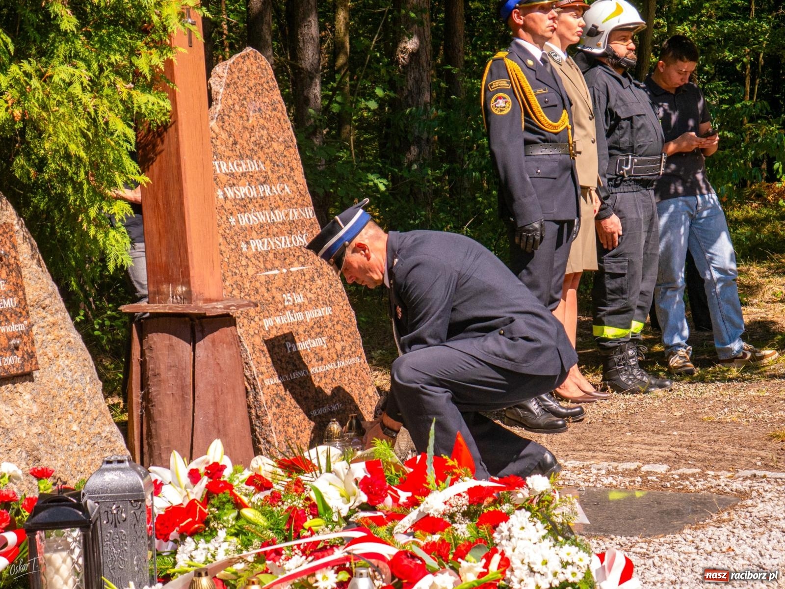 Zdjęcie w galerii na portalu naszraciborz.pl: 33. rocznica wielkiego pożaru lasów w Kuźni Raciborskiej – hołd dla bohaterów [FOTO i WIDEO] wiadomości z regionu
