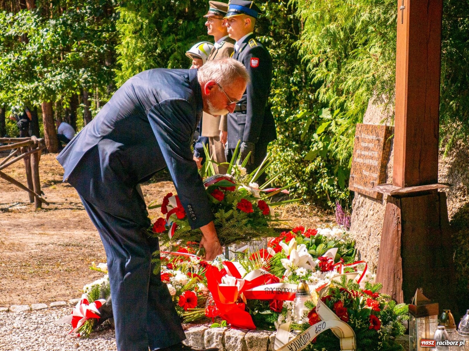 Zdjęcie w galerii na portalu naszraciborz.pl: 33. rocznica wielkiego pożaru lasów w Kuźni Raciborskiej – hołd dla bohaterów [FOTO i WIDEO] wiadomości z regionu