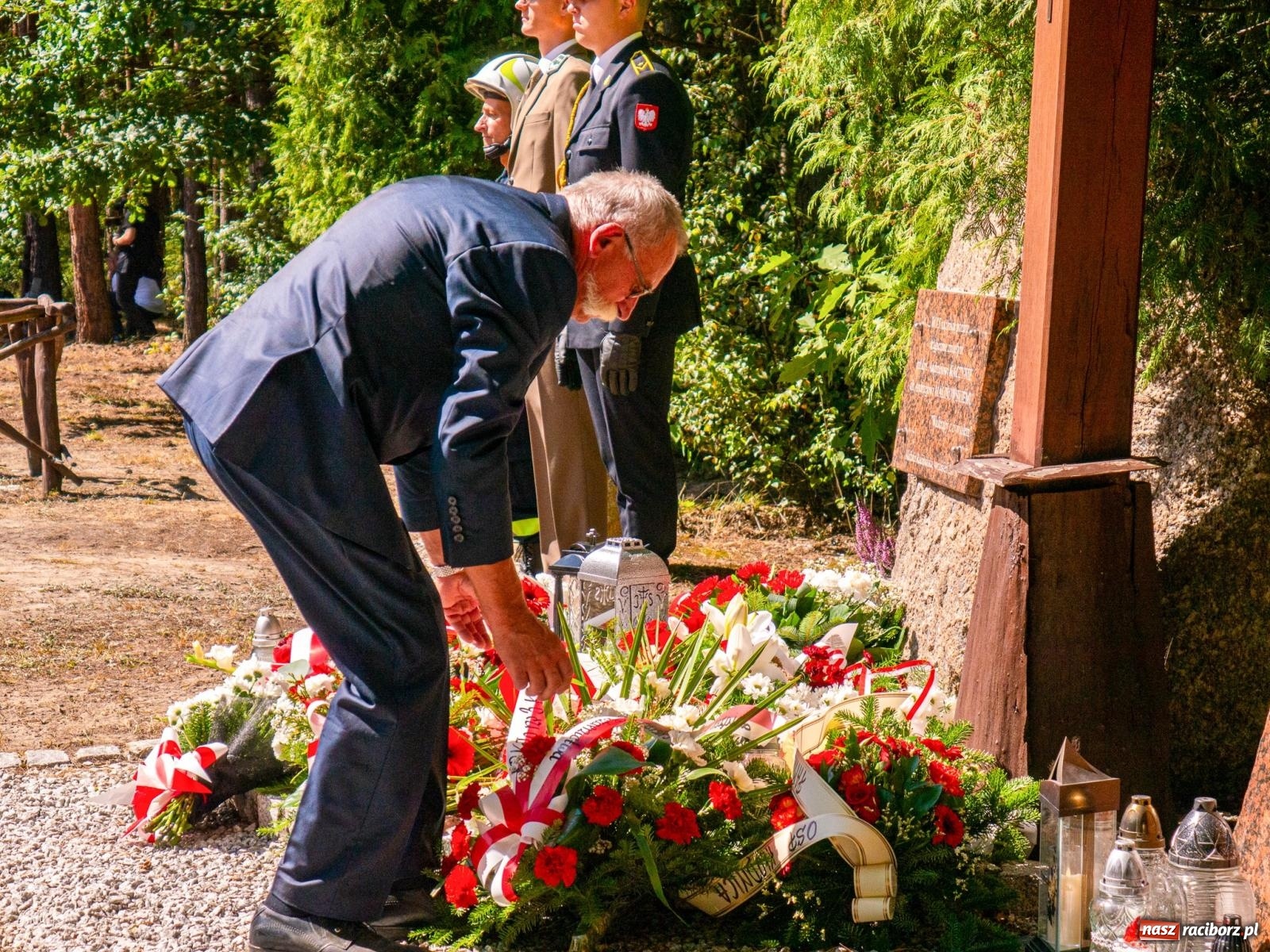Zdjęcie w galerii na portalu naszraciborz.pl: 33. rocznica wielkiego pożaru lasów w Kuźni Raciborskiej – hołd dla bohaterów [FOTO i WIDEO] wiadomości z regionu