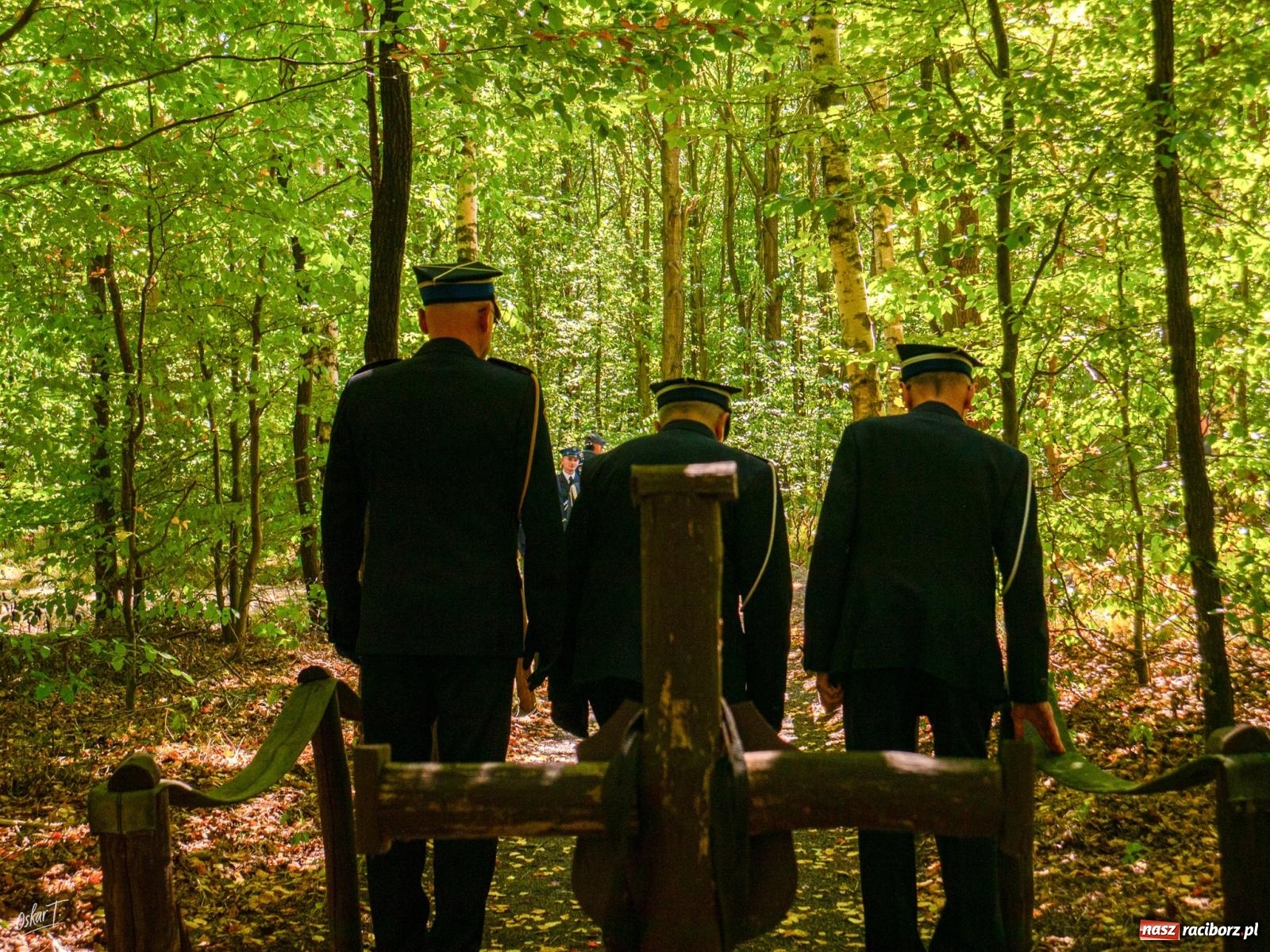 Zdjęcie w galerii na portalu naszraciborz.pl: 33. rocznica wielkiego pożaru lasów w Kuźni Raciborskiej – hołd dla bohaterów [FOTO i WIDEO] wiadomości z regionu